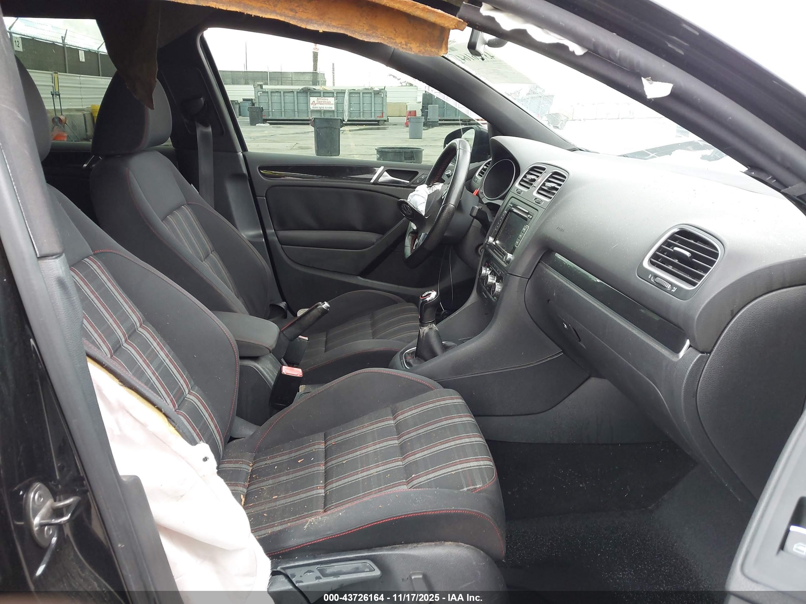 VOLKSWAGEN GTI image 5