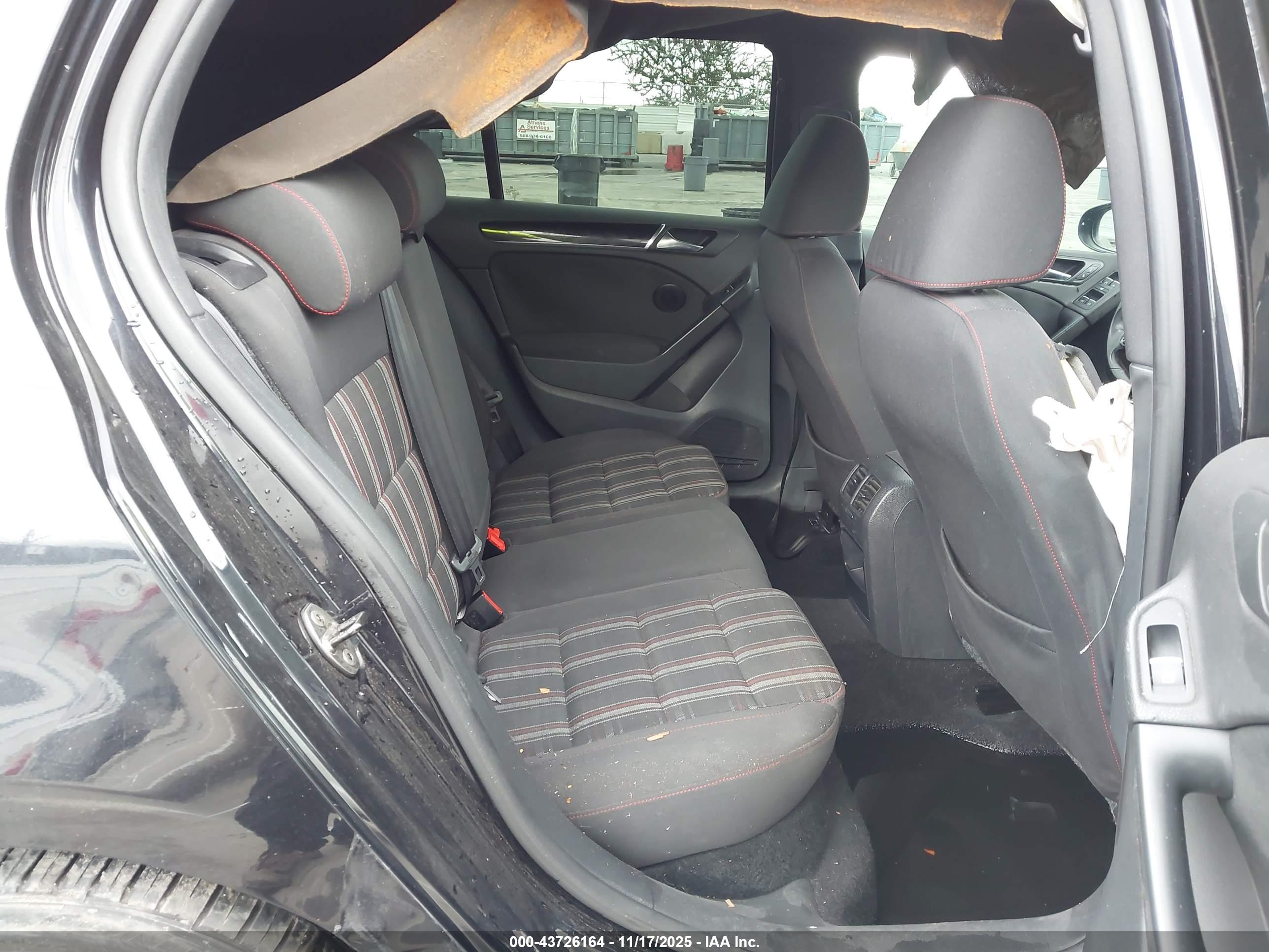 VOLKSWAGEN GTI image 8