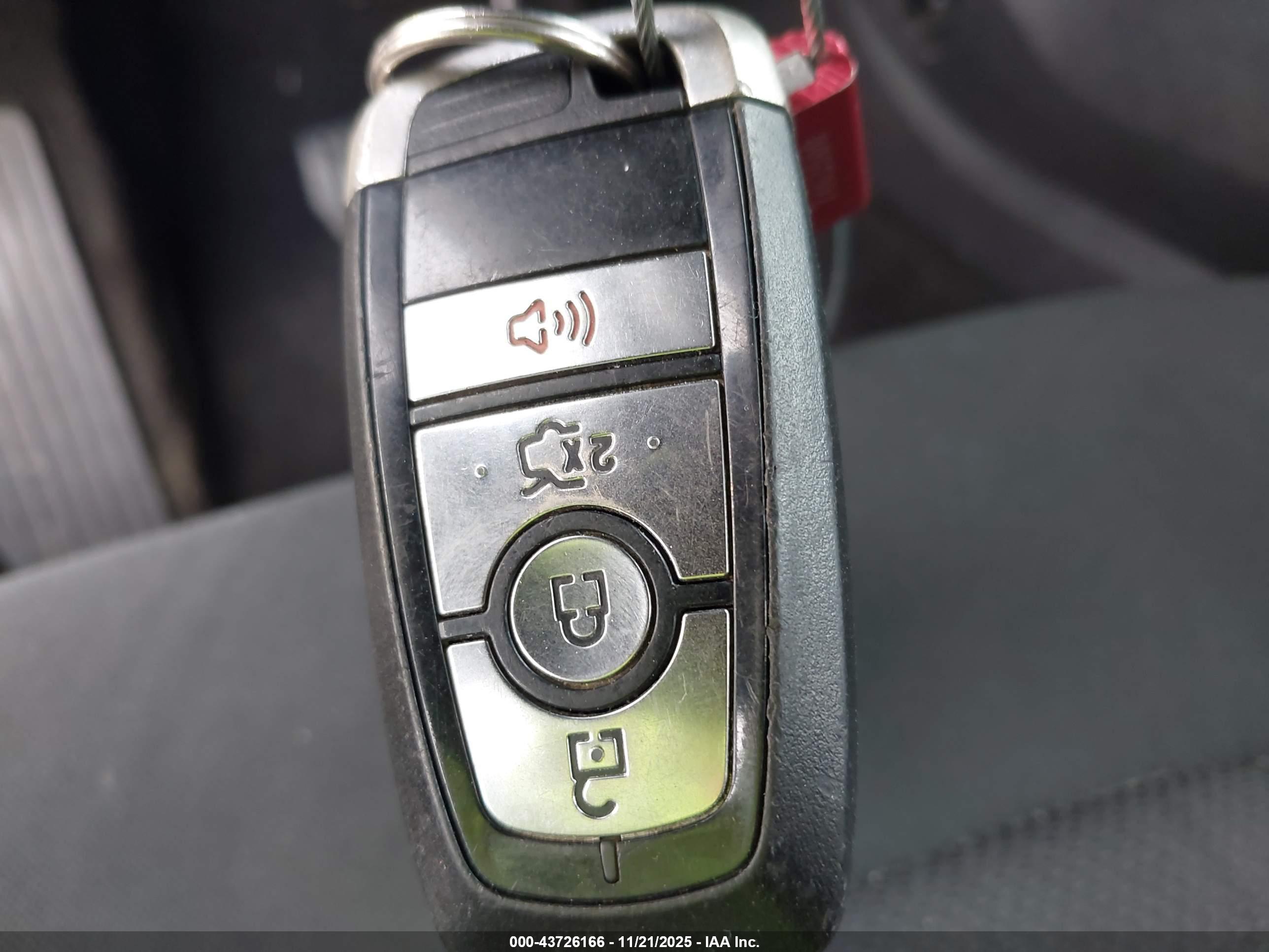 FORD FUSION image 11