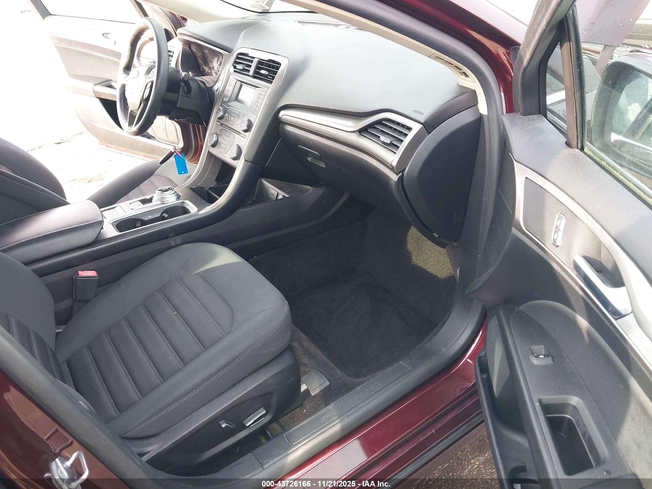 FORD FUSION image 5