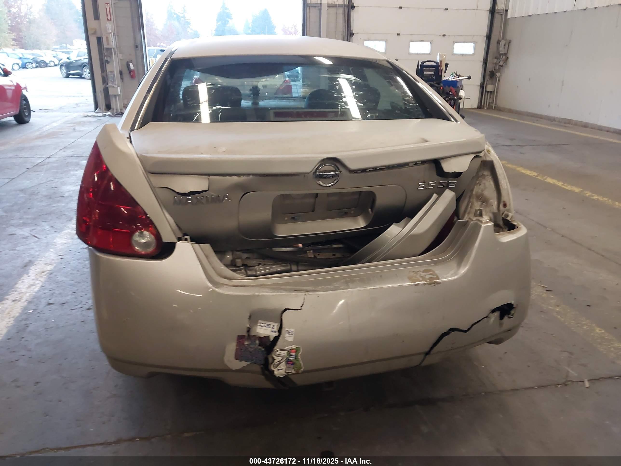 NISSAN MAXIMA image 6