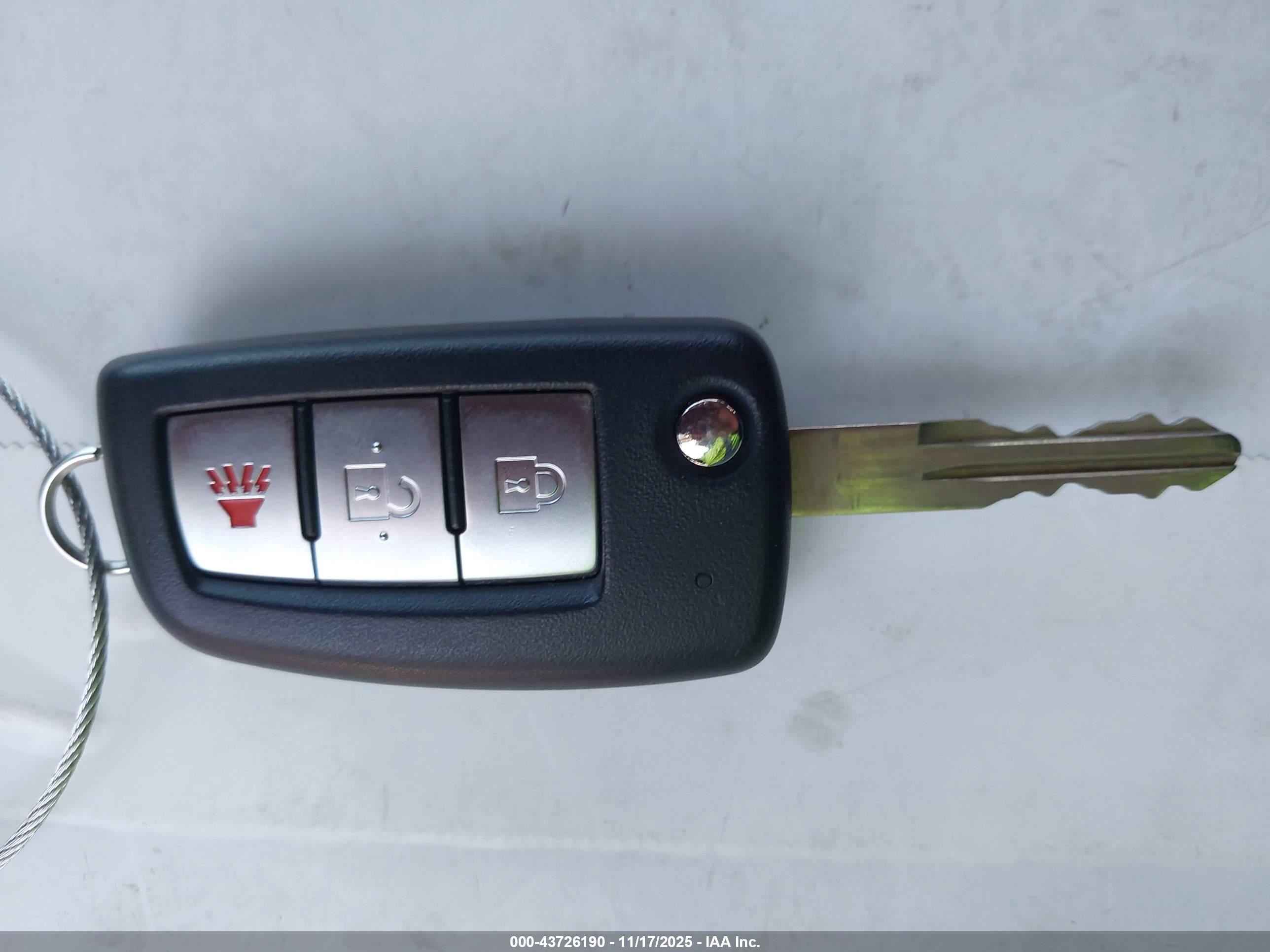 NISSAN ROGUE image 11