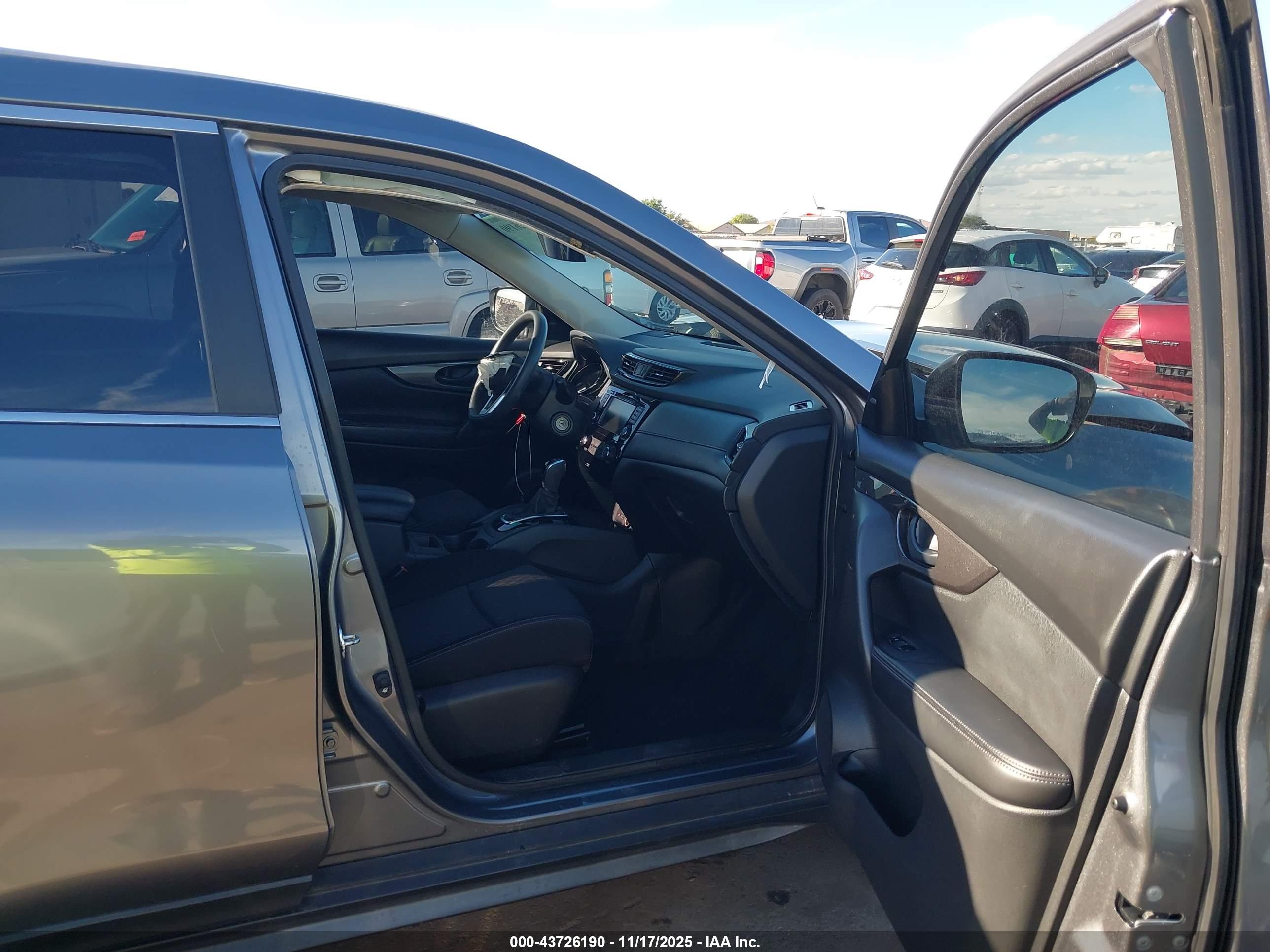 NISSAN ROGUE image 5