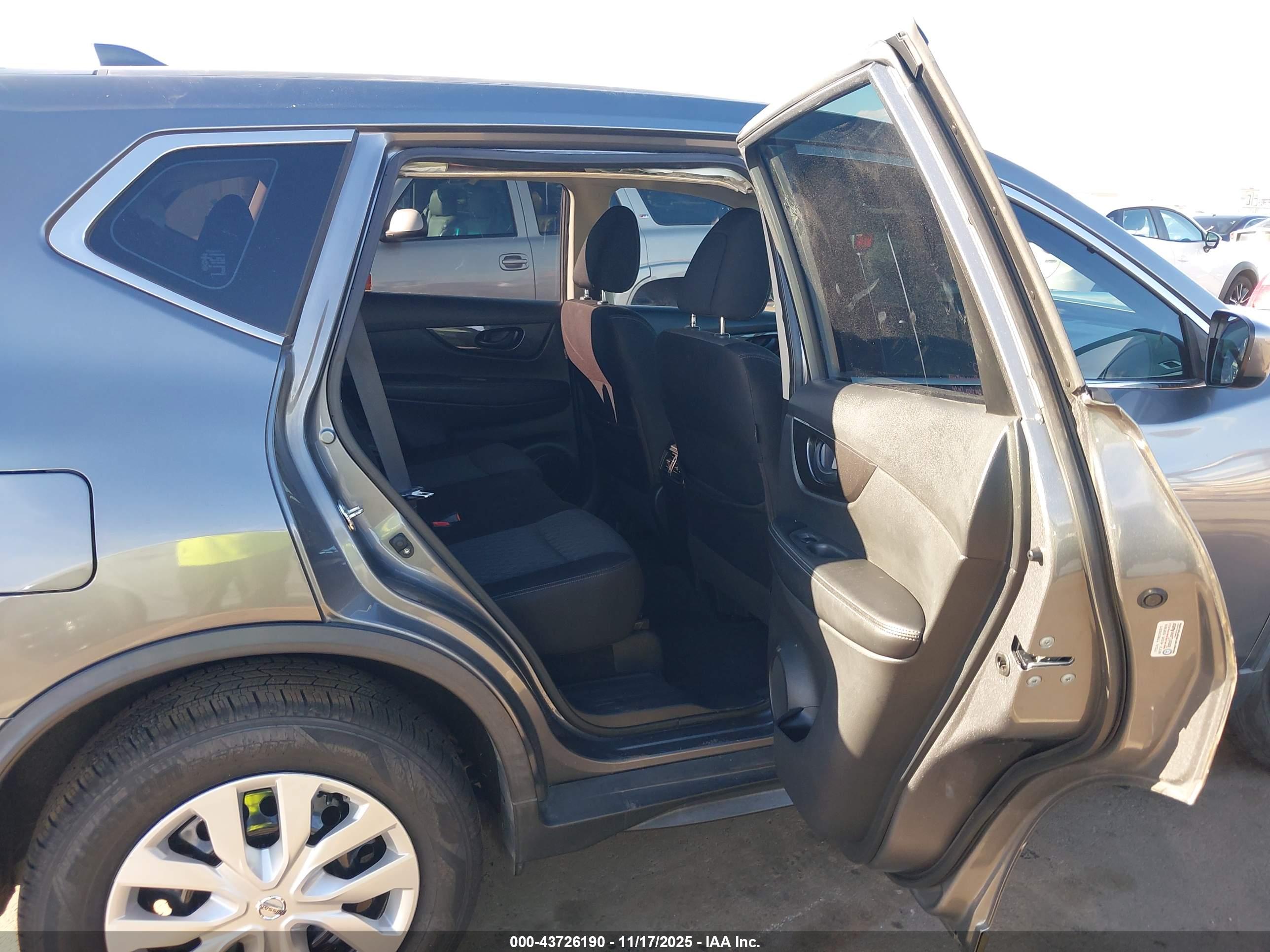NISSAN ROGUE image 8