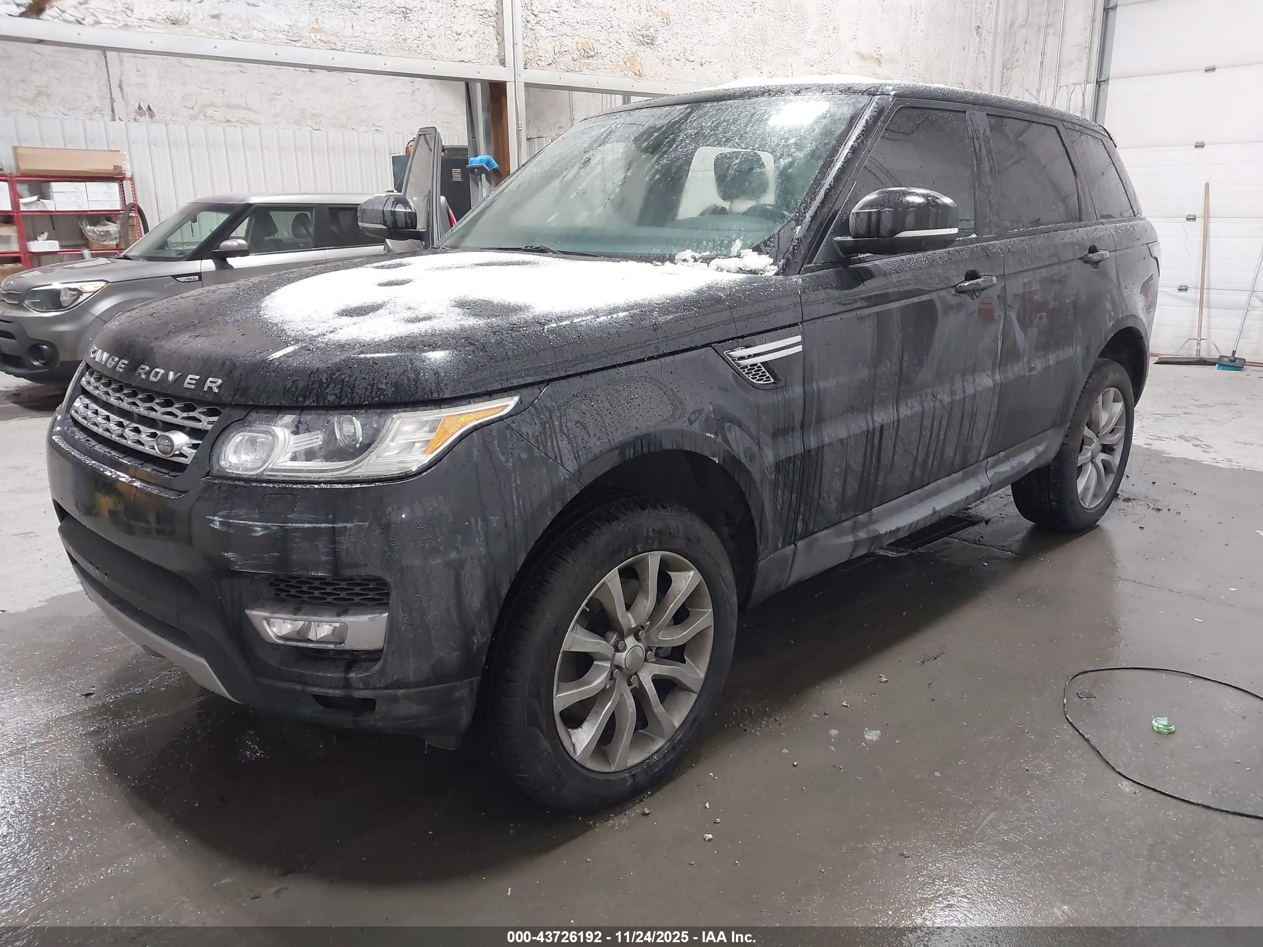 LAND ROVER image 2