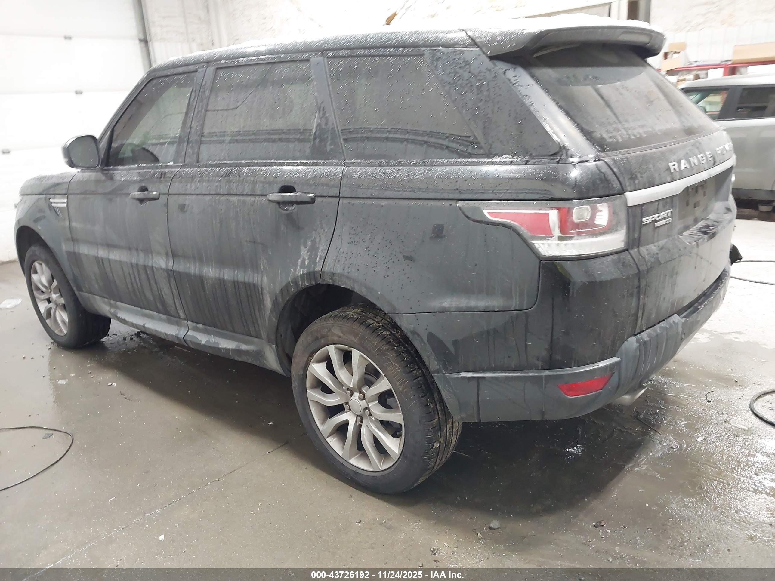 LAND ROVER image 3