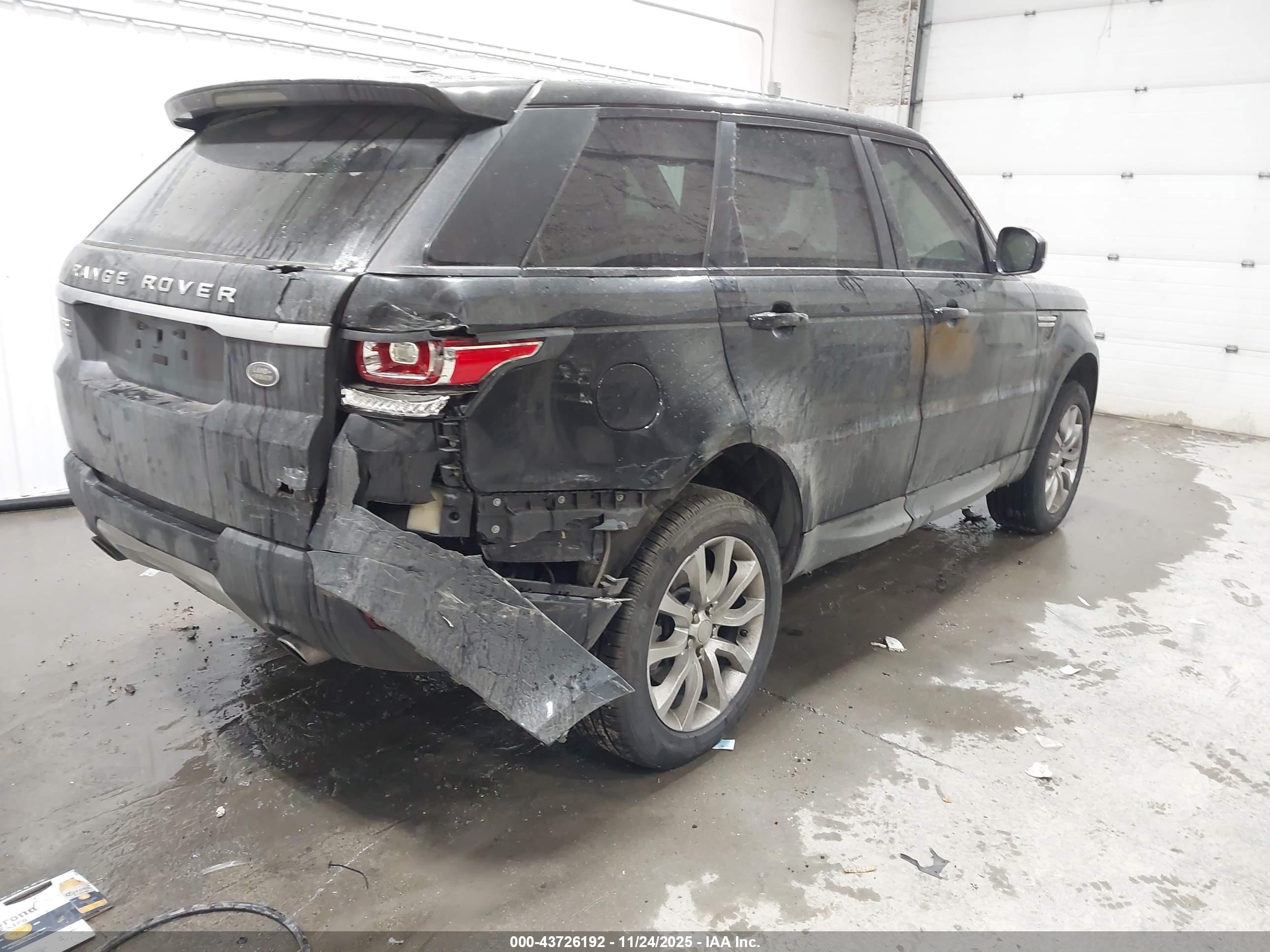 LAND ROVER image 4