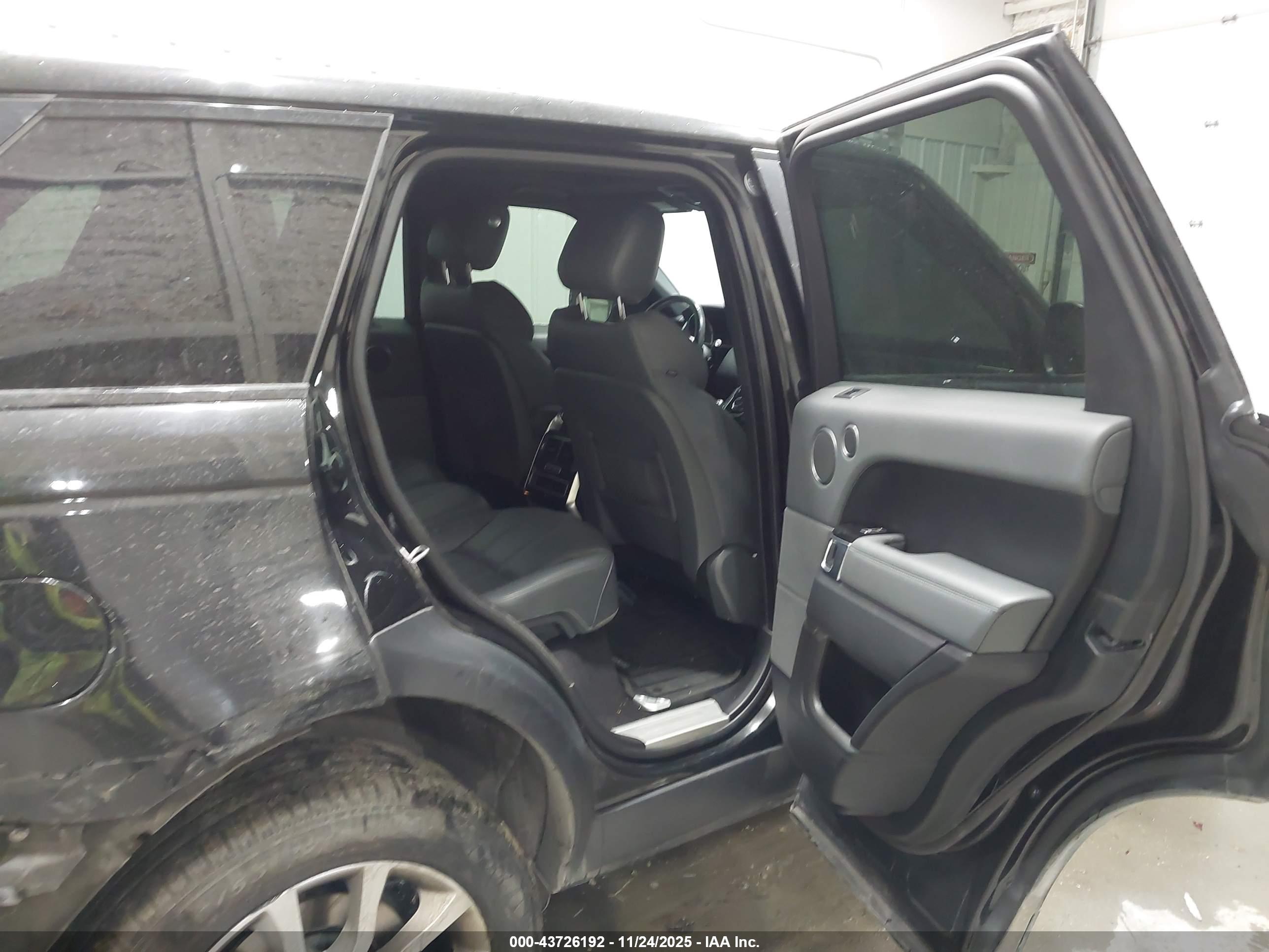 LAND ROVER image 8