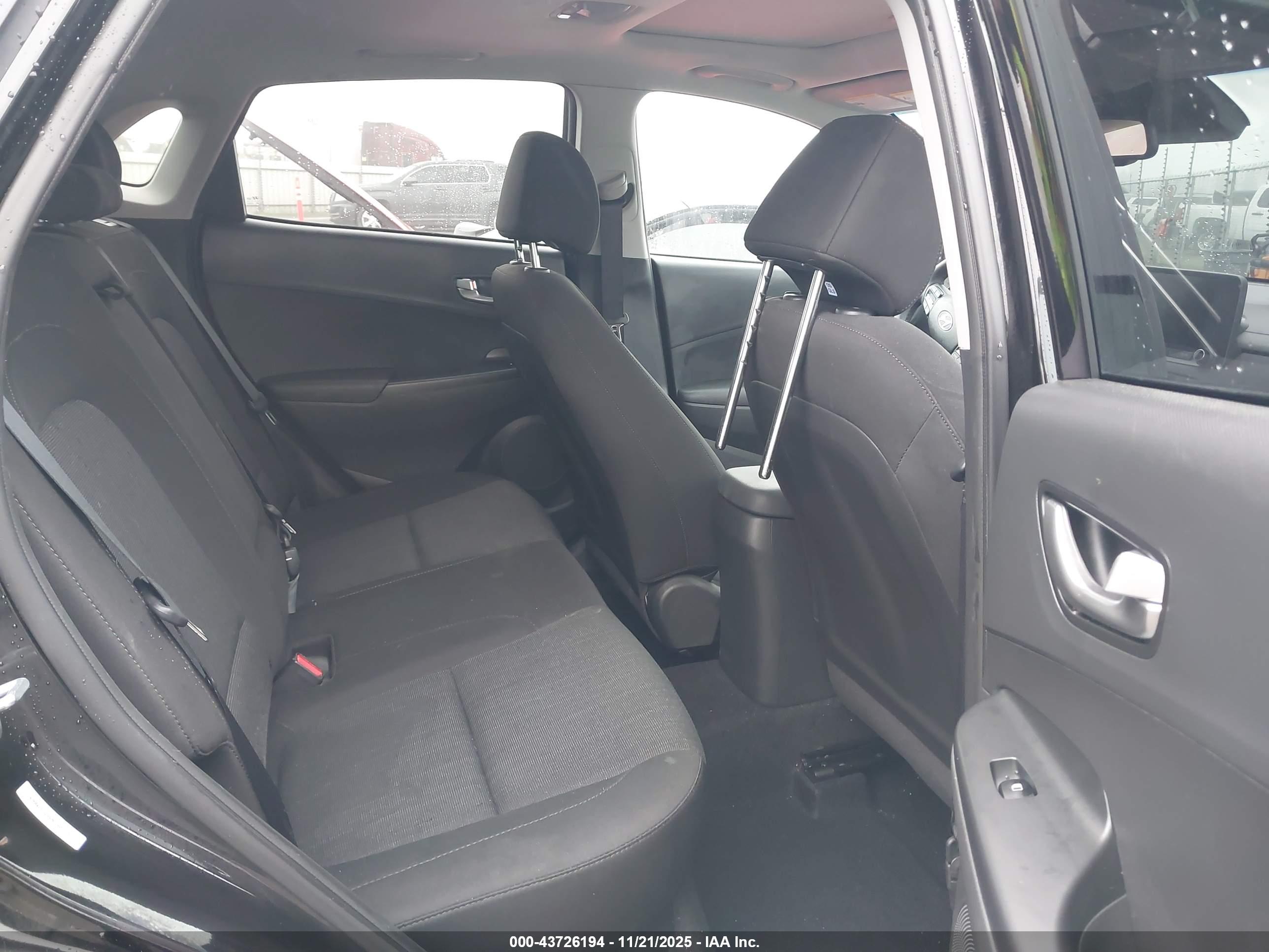 HYUNDAI KONA image 8