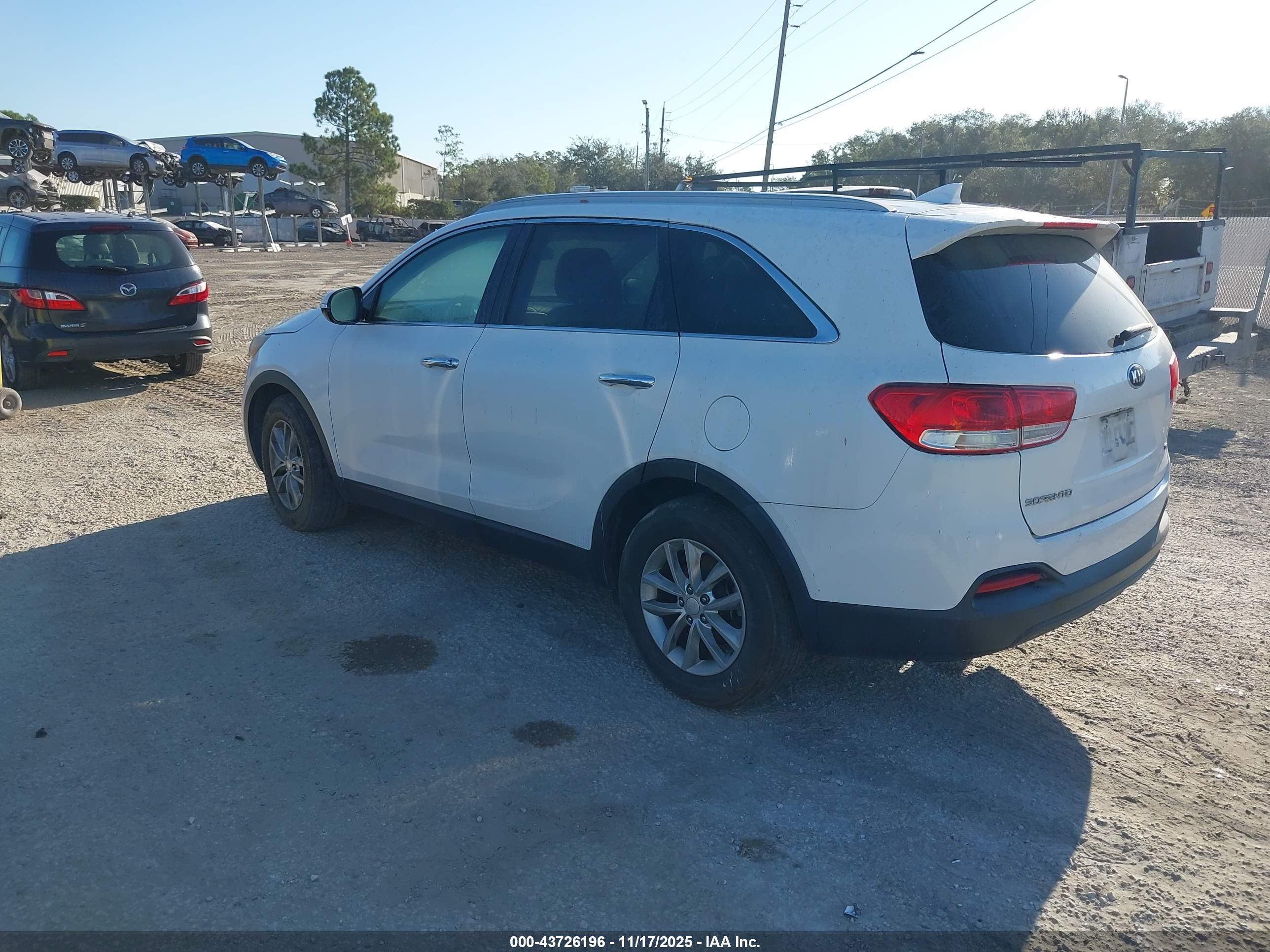 KIA SORENTO image 3