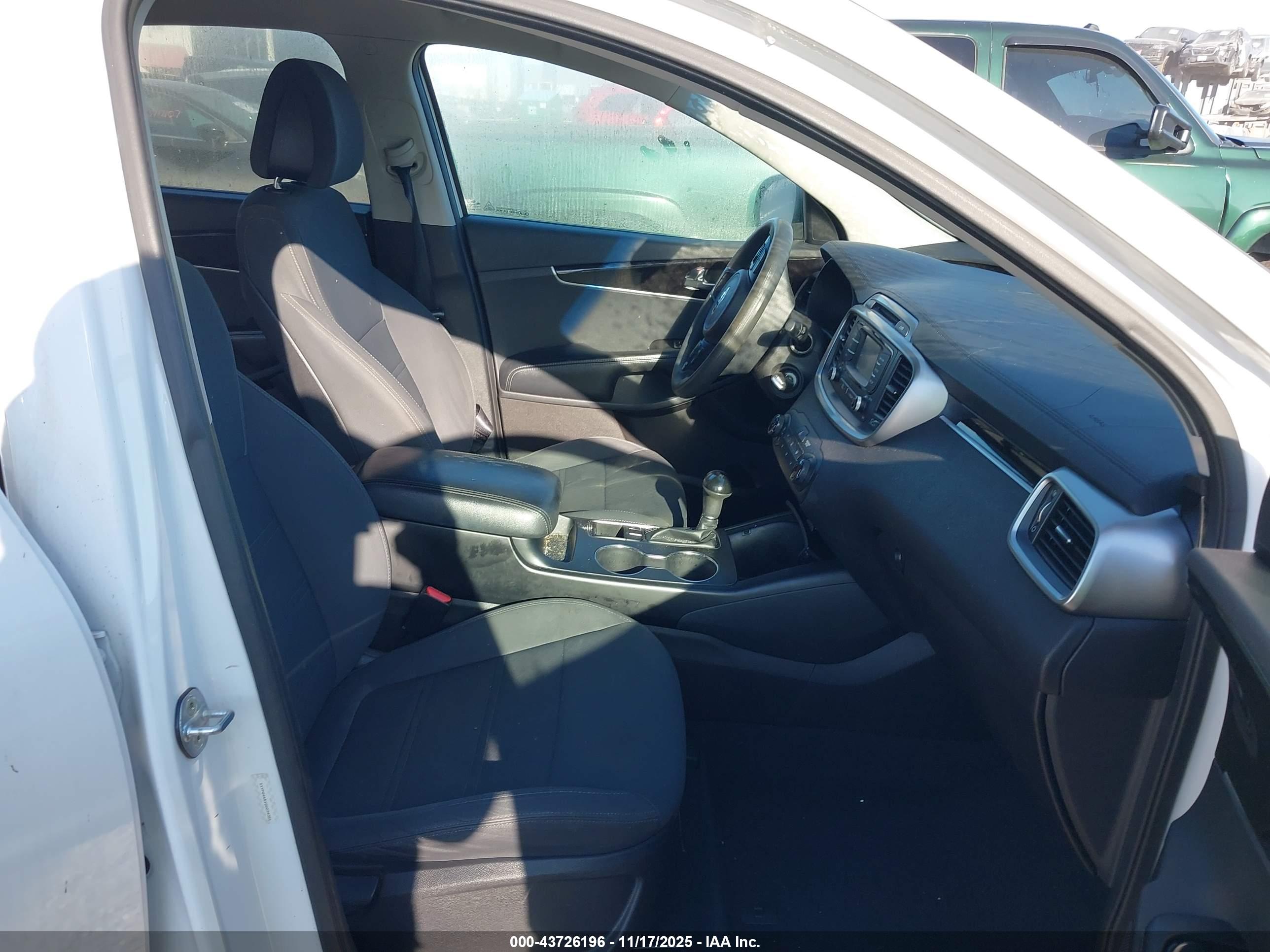 KIA SORENTO image 5