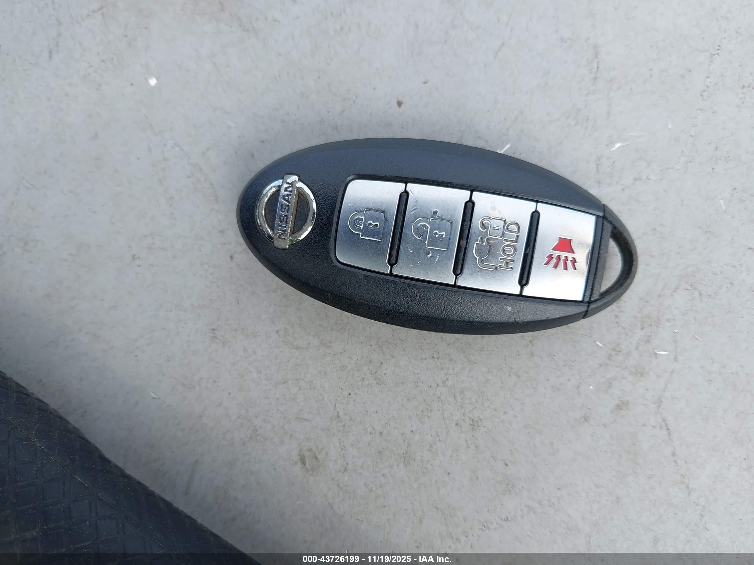 NISSAN LEAF image 11