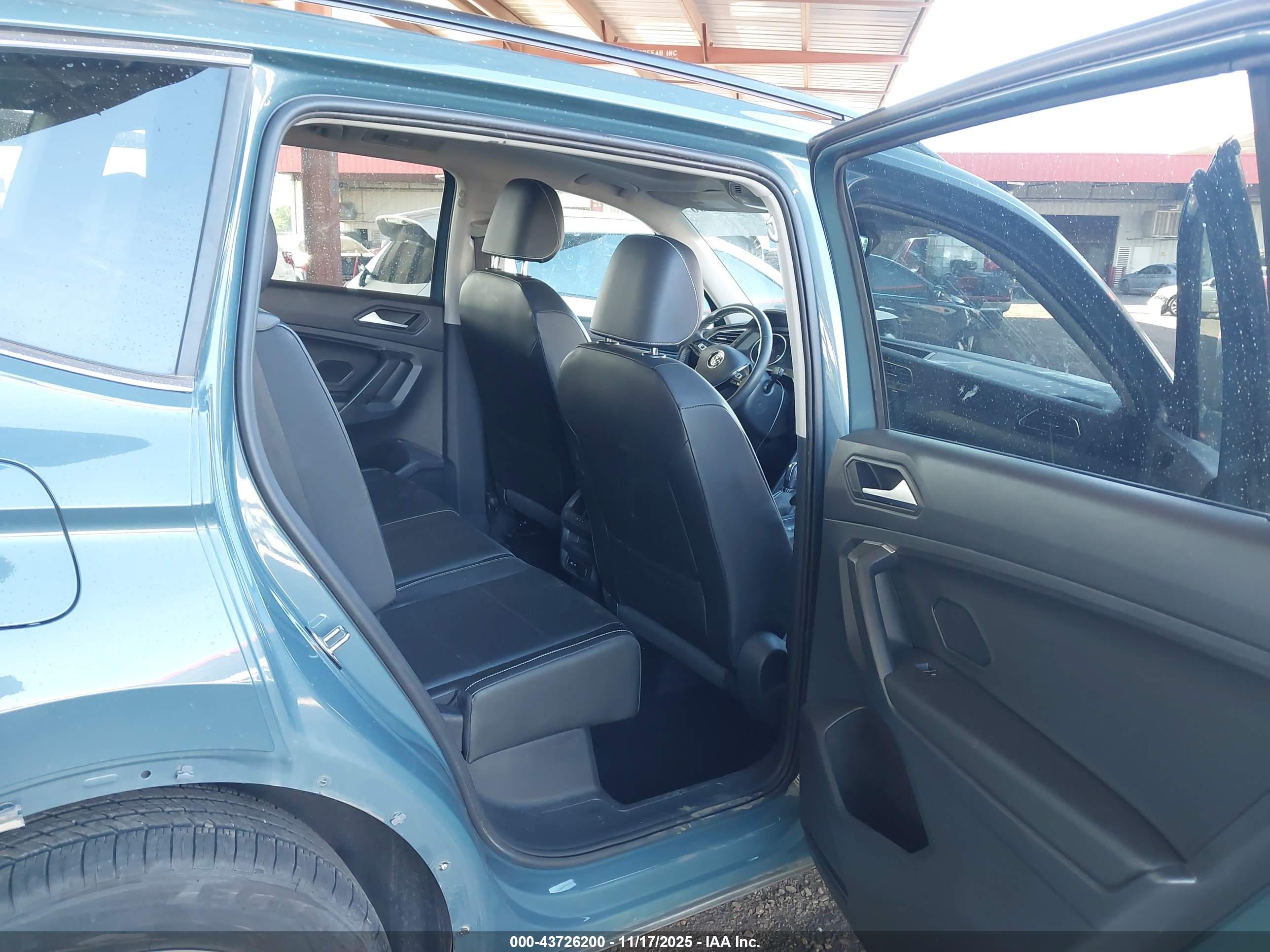 VOLKSWAGEN TIGUAN image 8