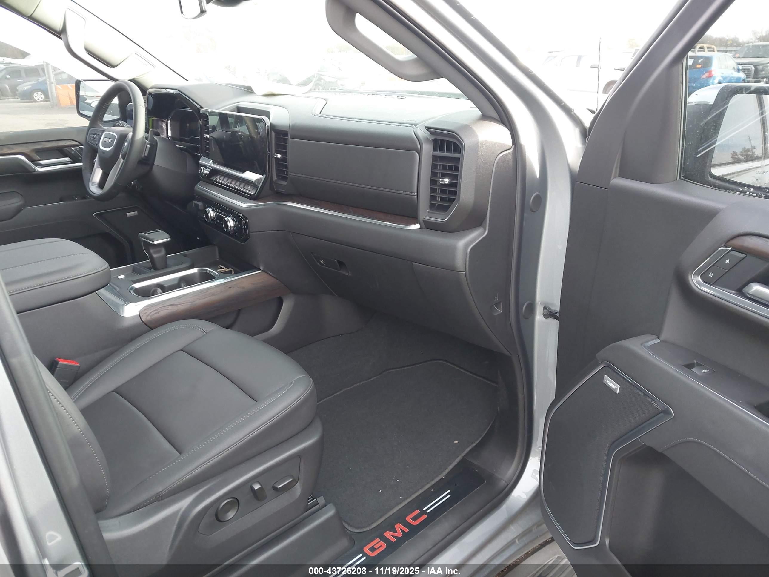 GMC SIERRA image 5