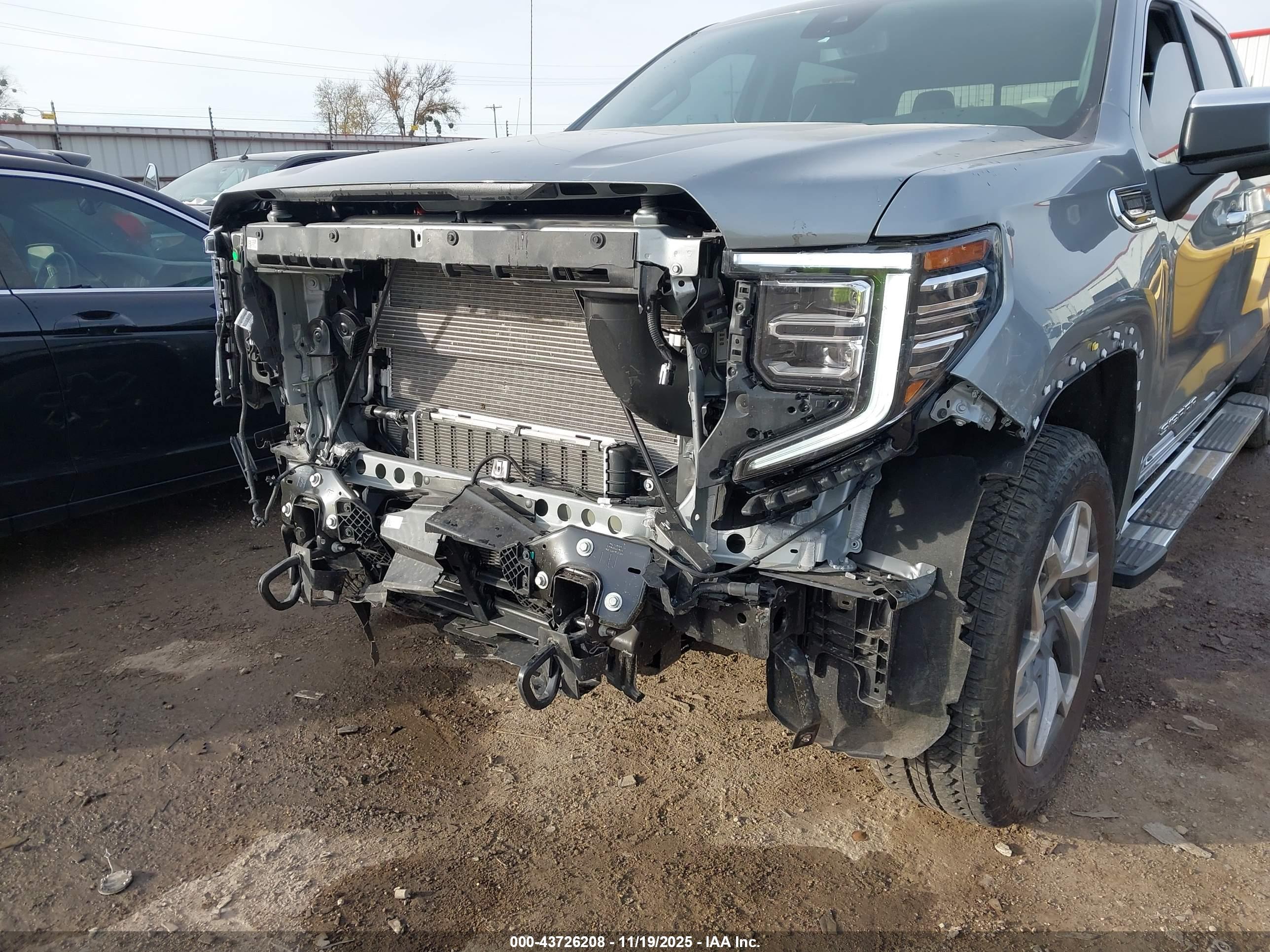 GMC SIERRA image 6