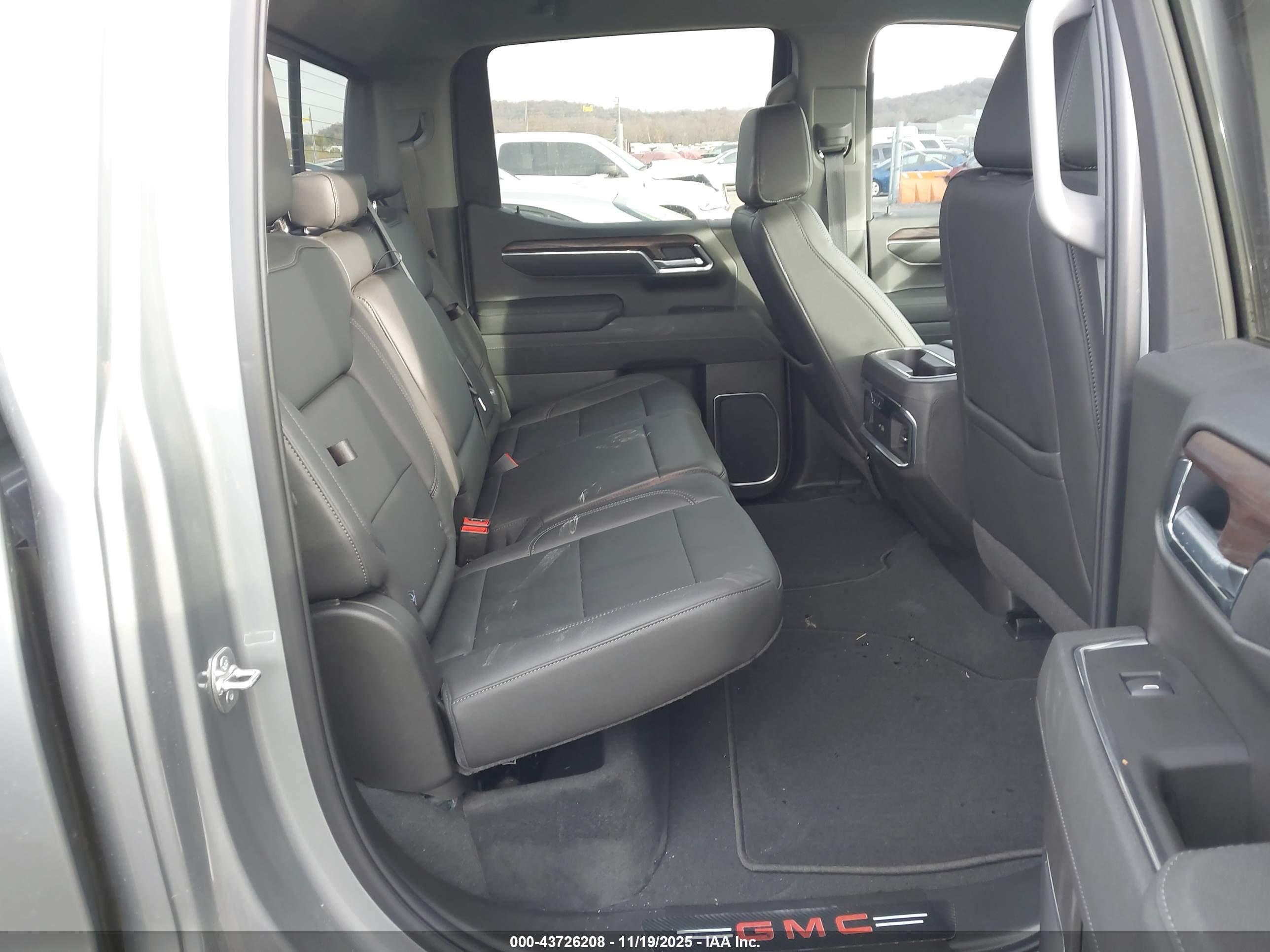 GMC SIERRA image 8