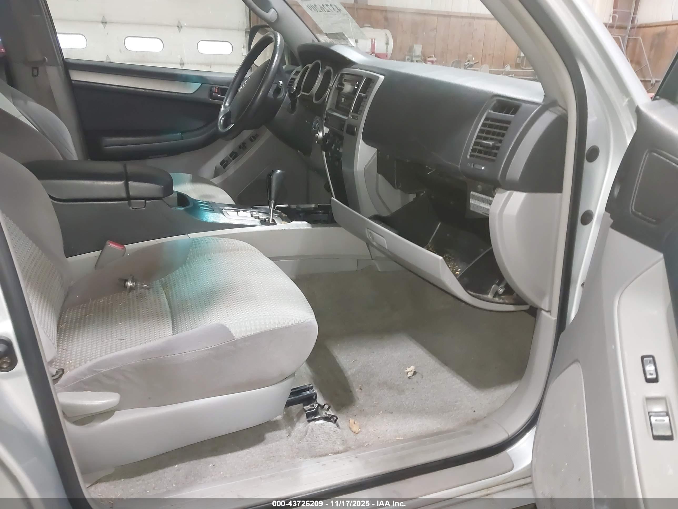 TOYOTA 4RUNNER image 5