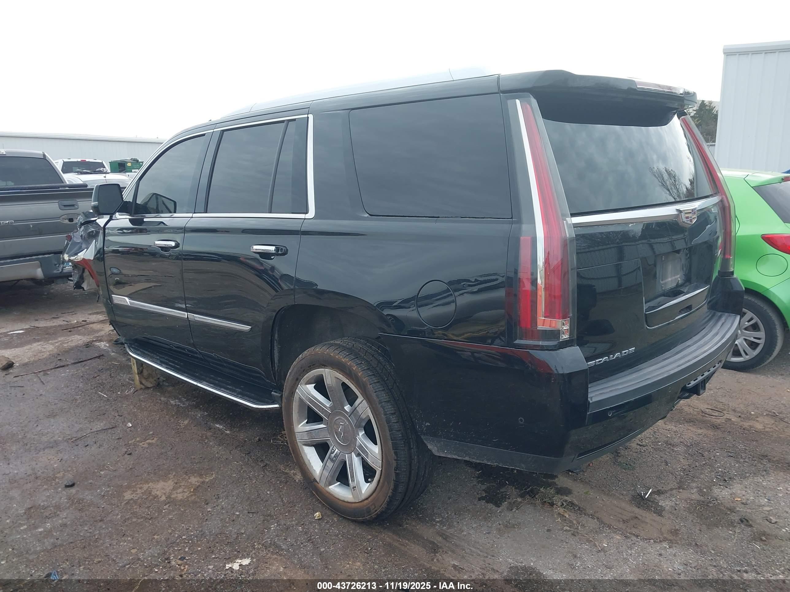 CADILLAC ESCALADE image 3