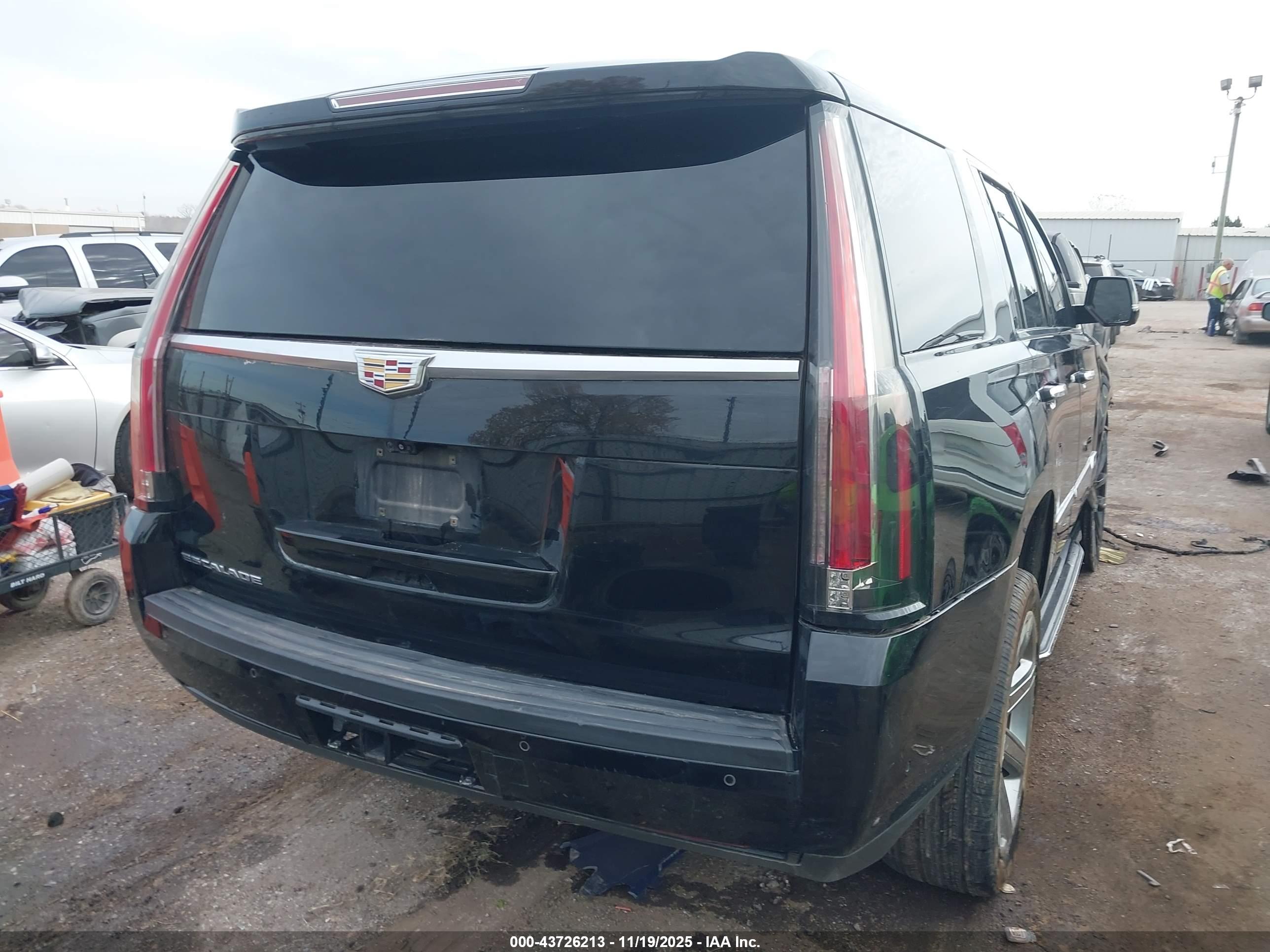 CADILLAC ESCALADE image 4