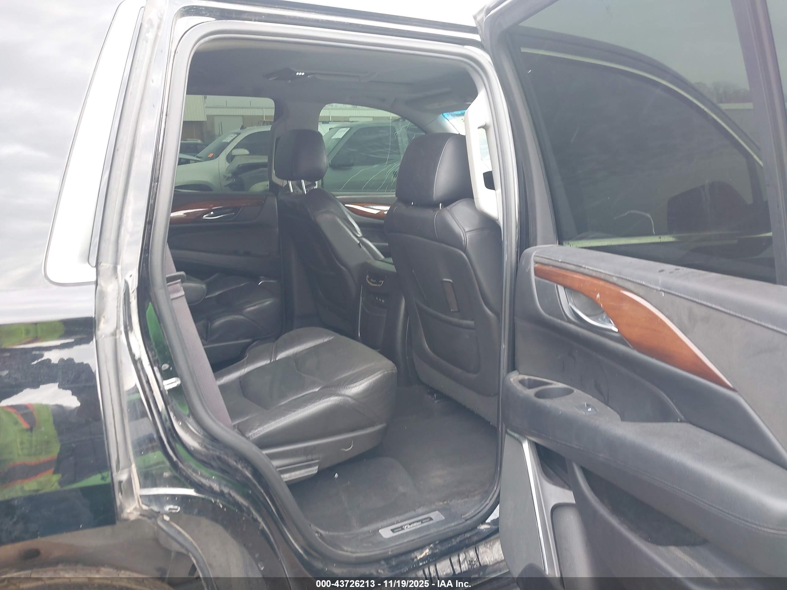 CADILLAC ESCALADE image 8