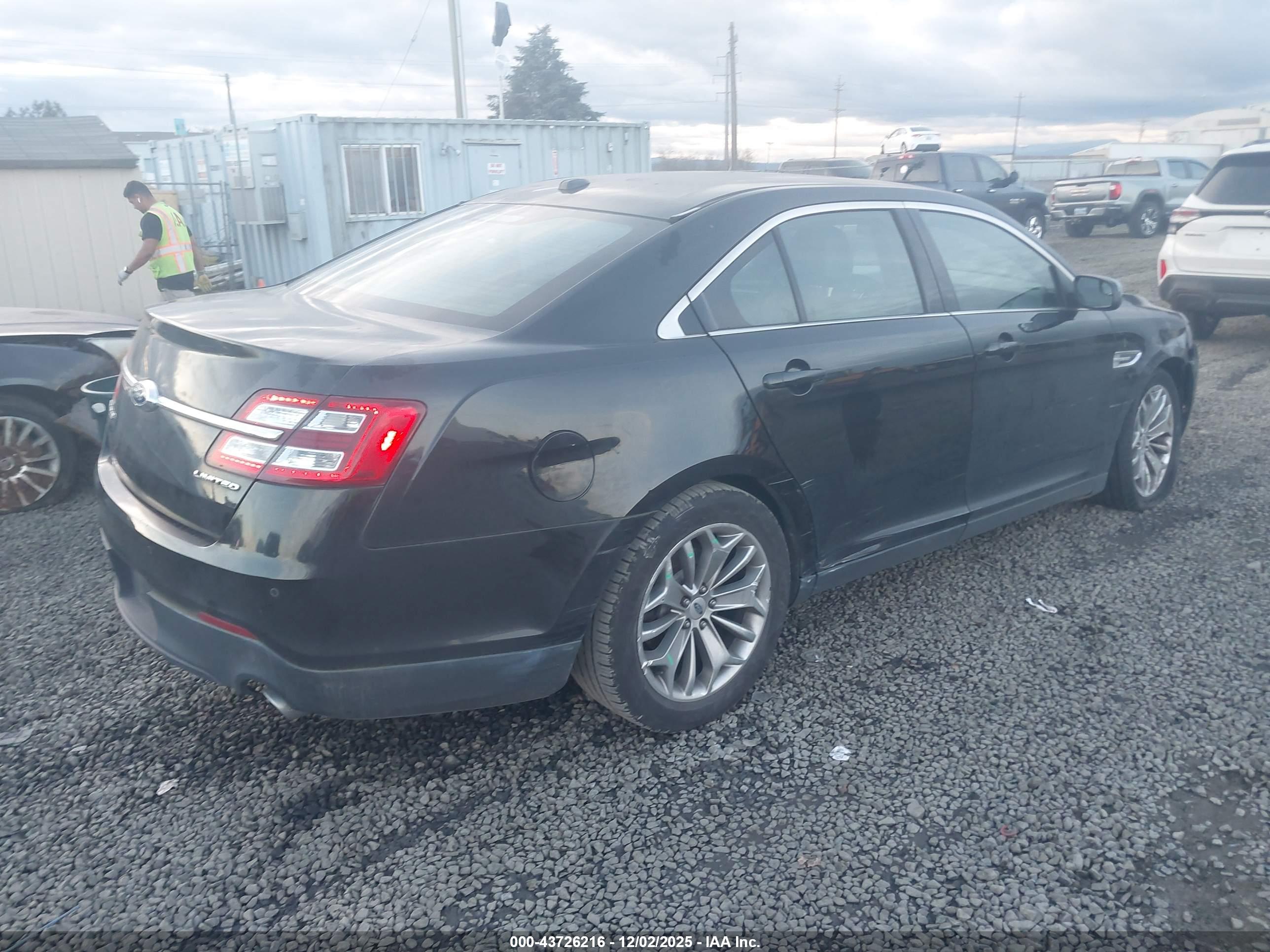 FORD TAURUS image 4