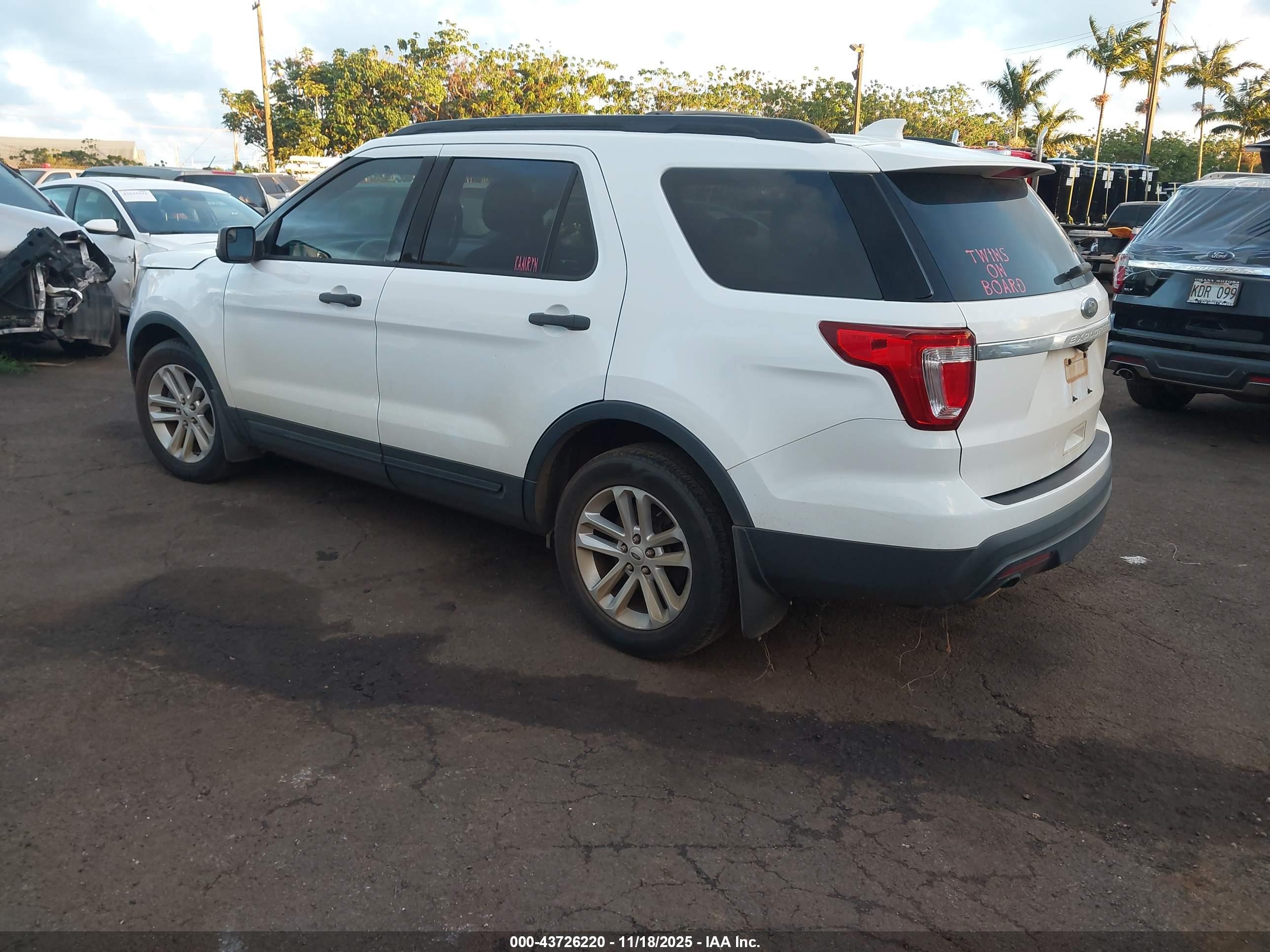 FORD EXPLORER image 3