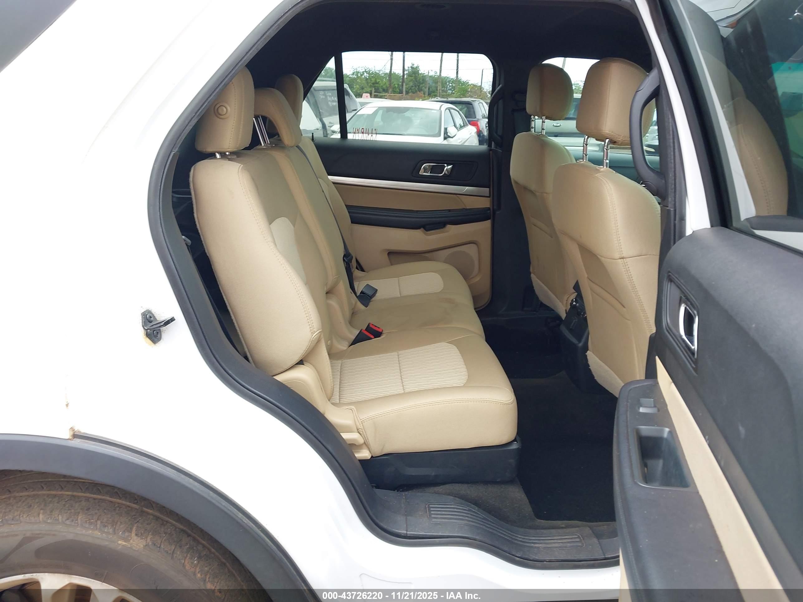 FORD EXPLORER image 8