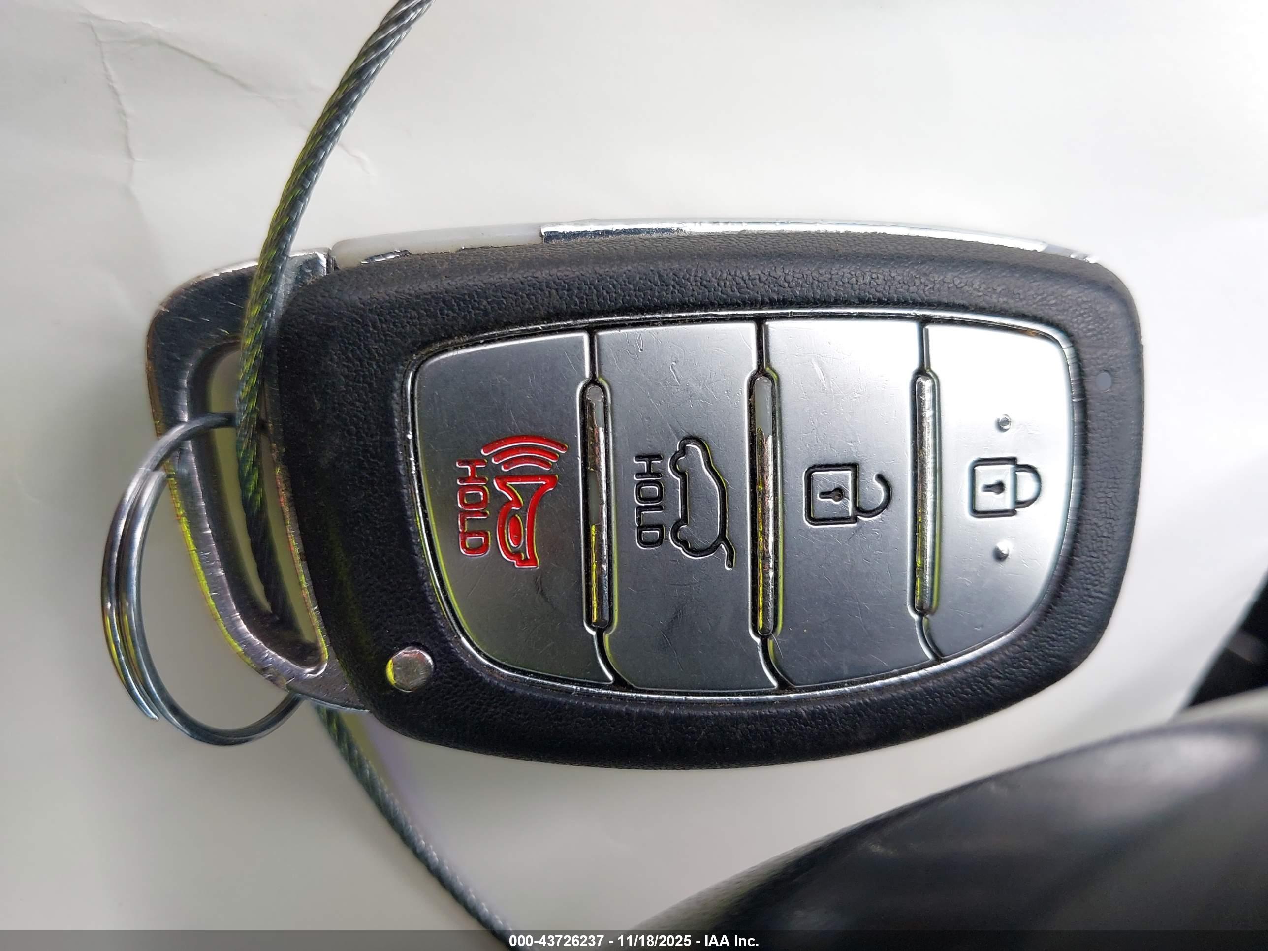 HYUNDAI ELANTRA image 11