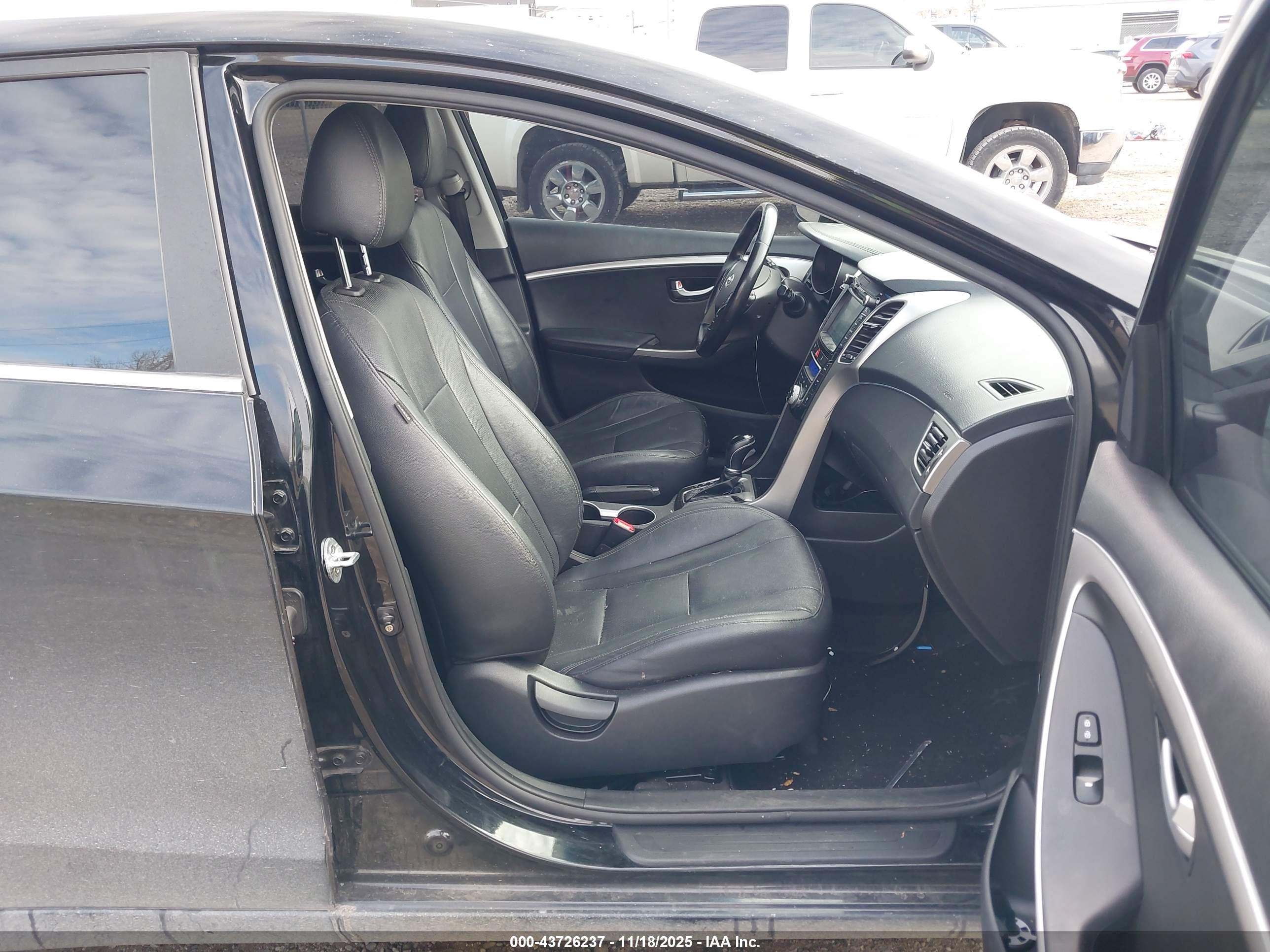 HYUNDAI ELANTRA image 5
