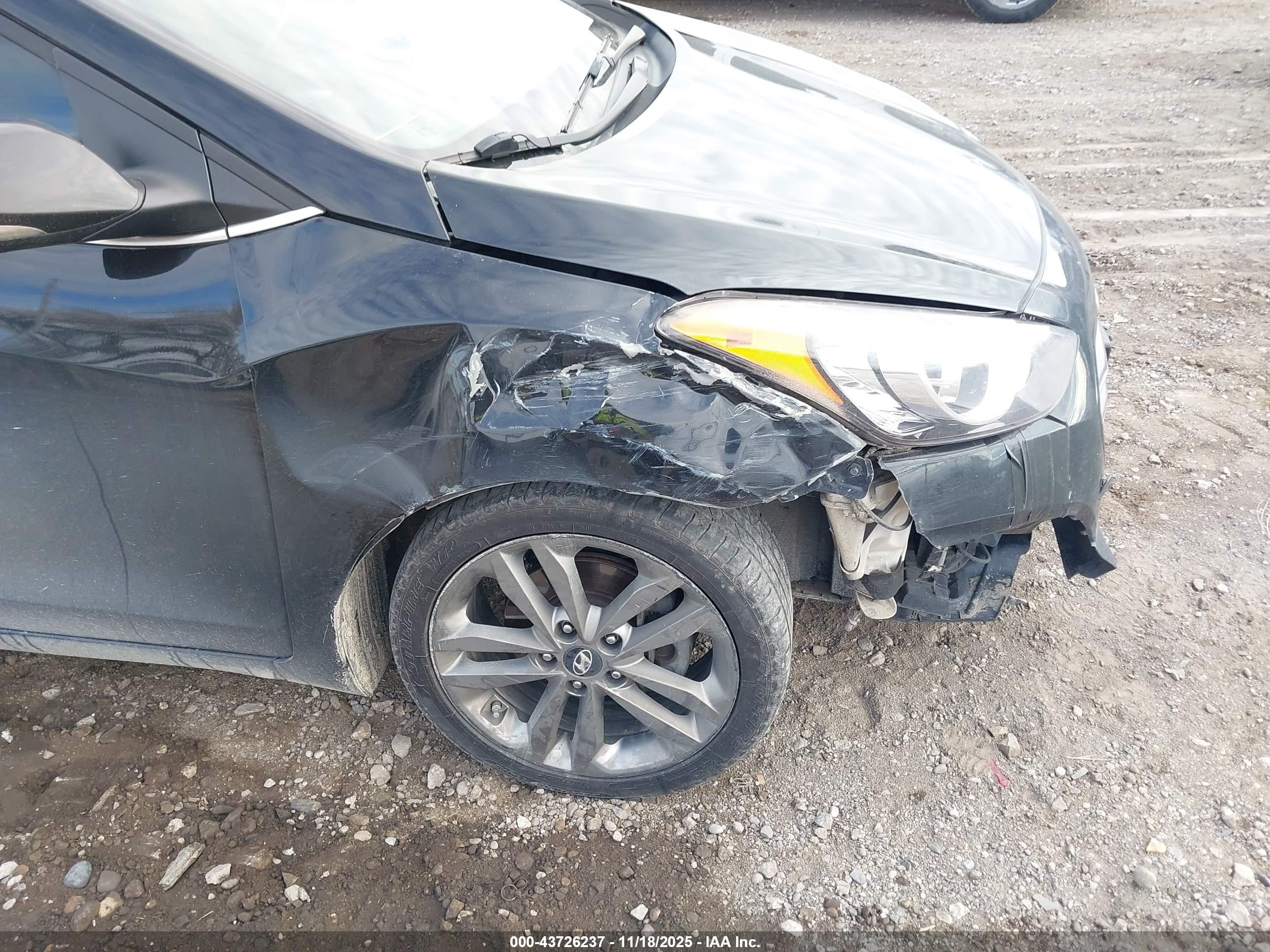 HYUNDAI ELANTRA image 6