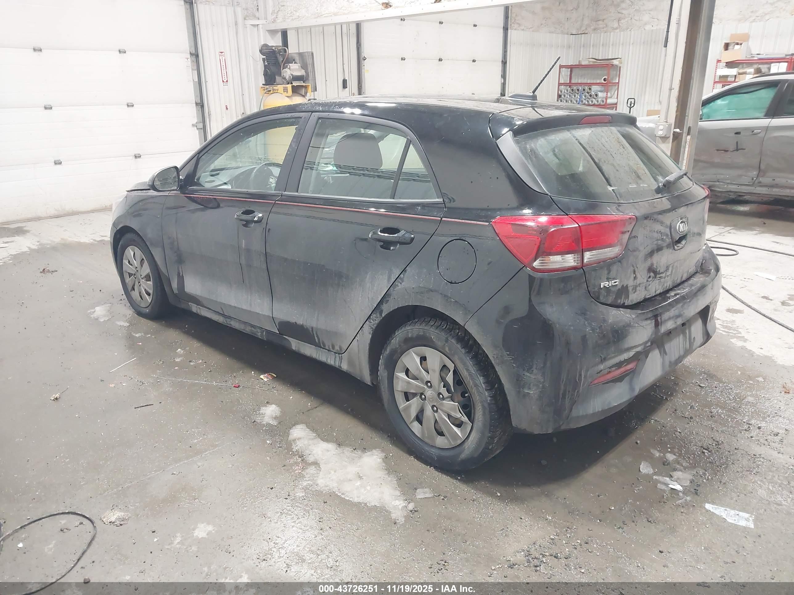 KIA RIO image 3