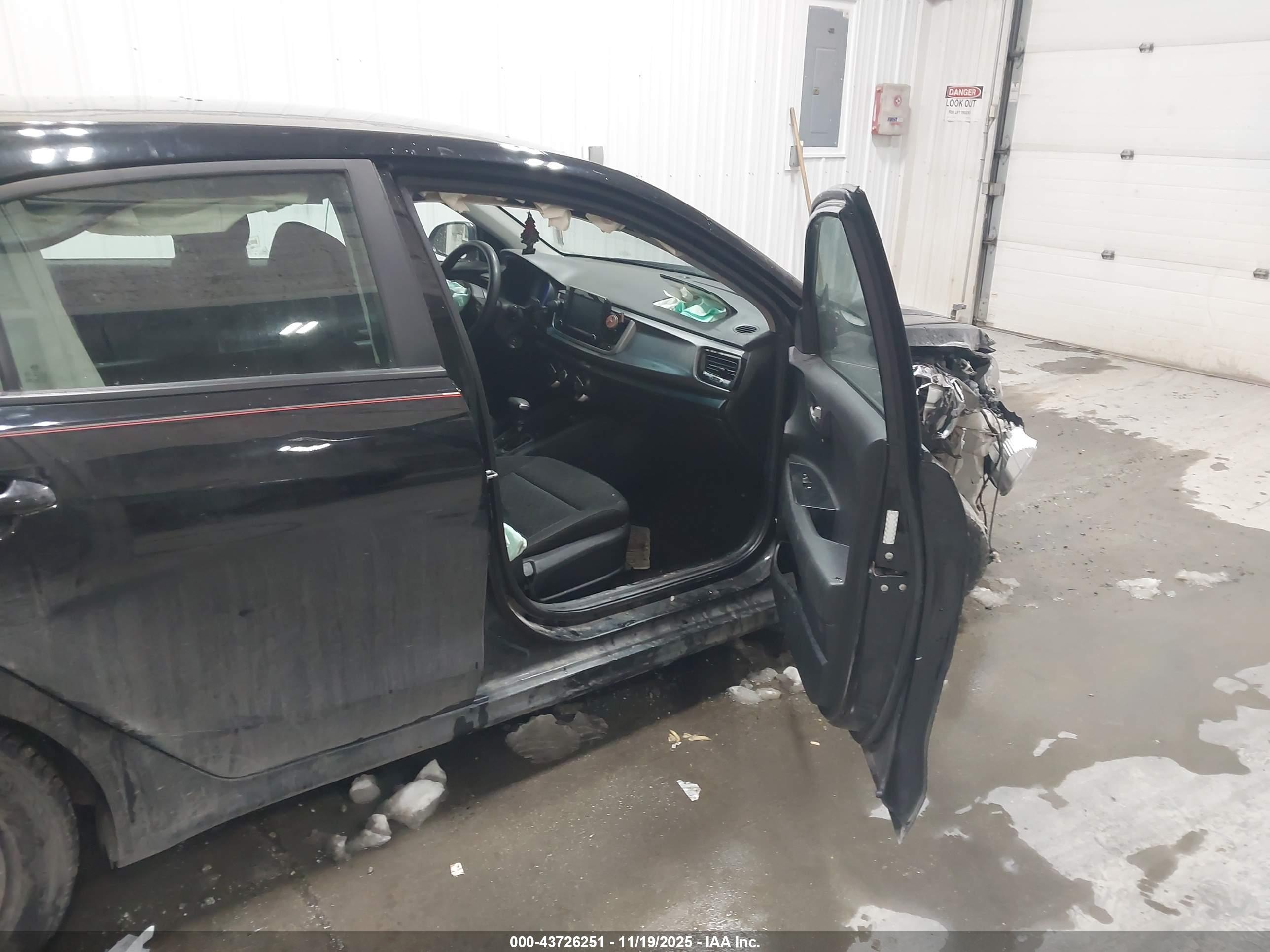 KIA RIO image 5