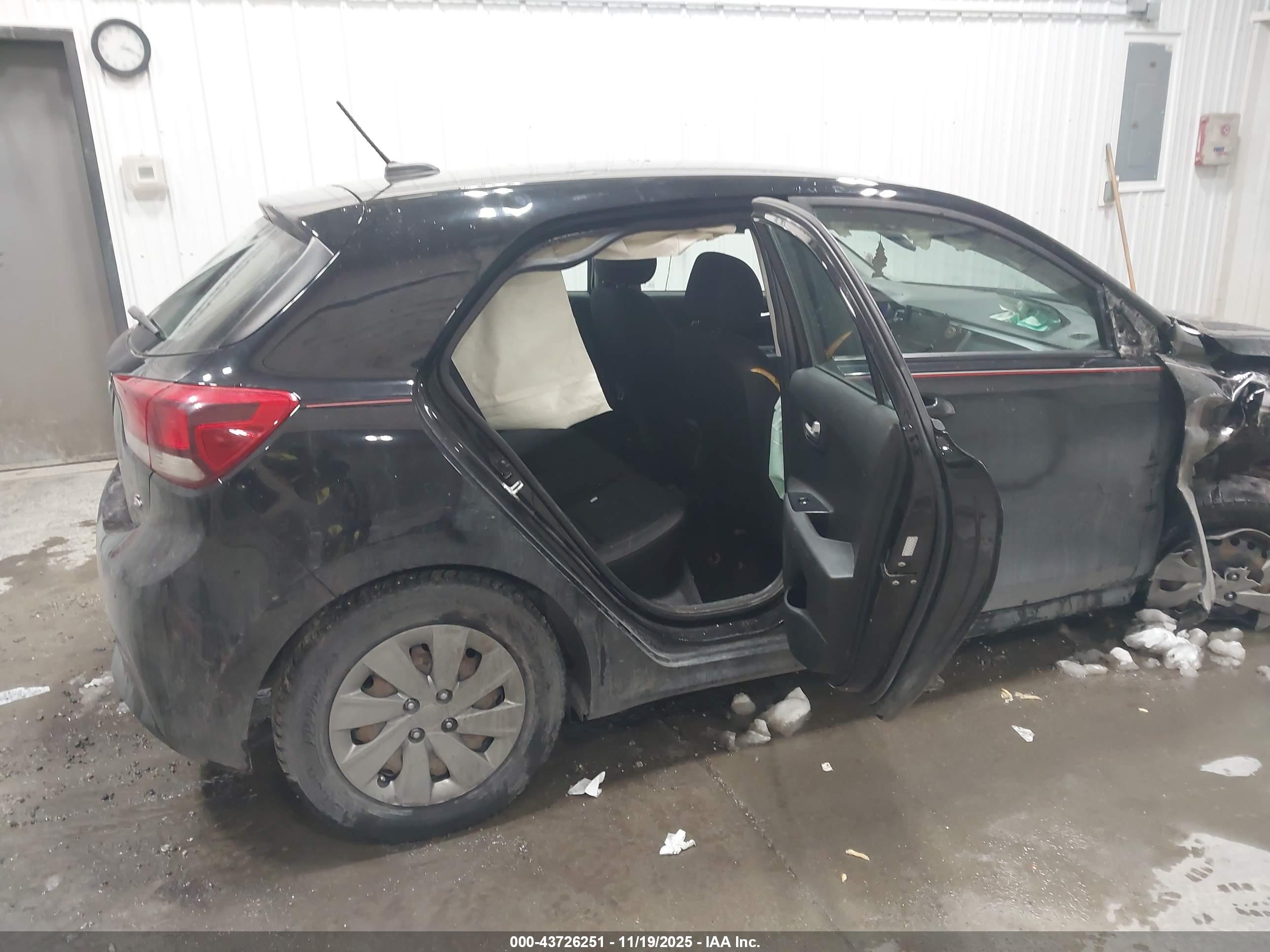 KIA RIO image 8