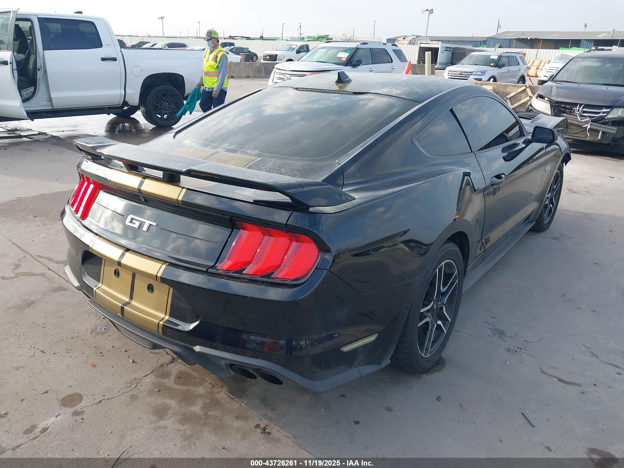 FORD MUSTANG image 4