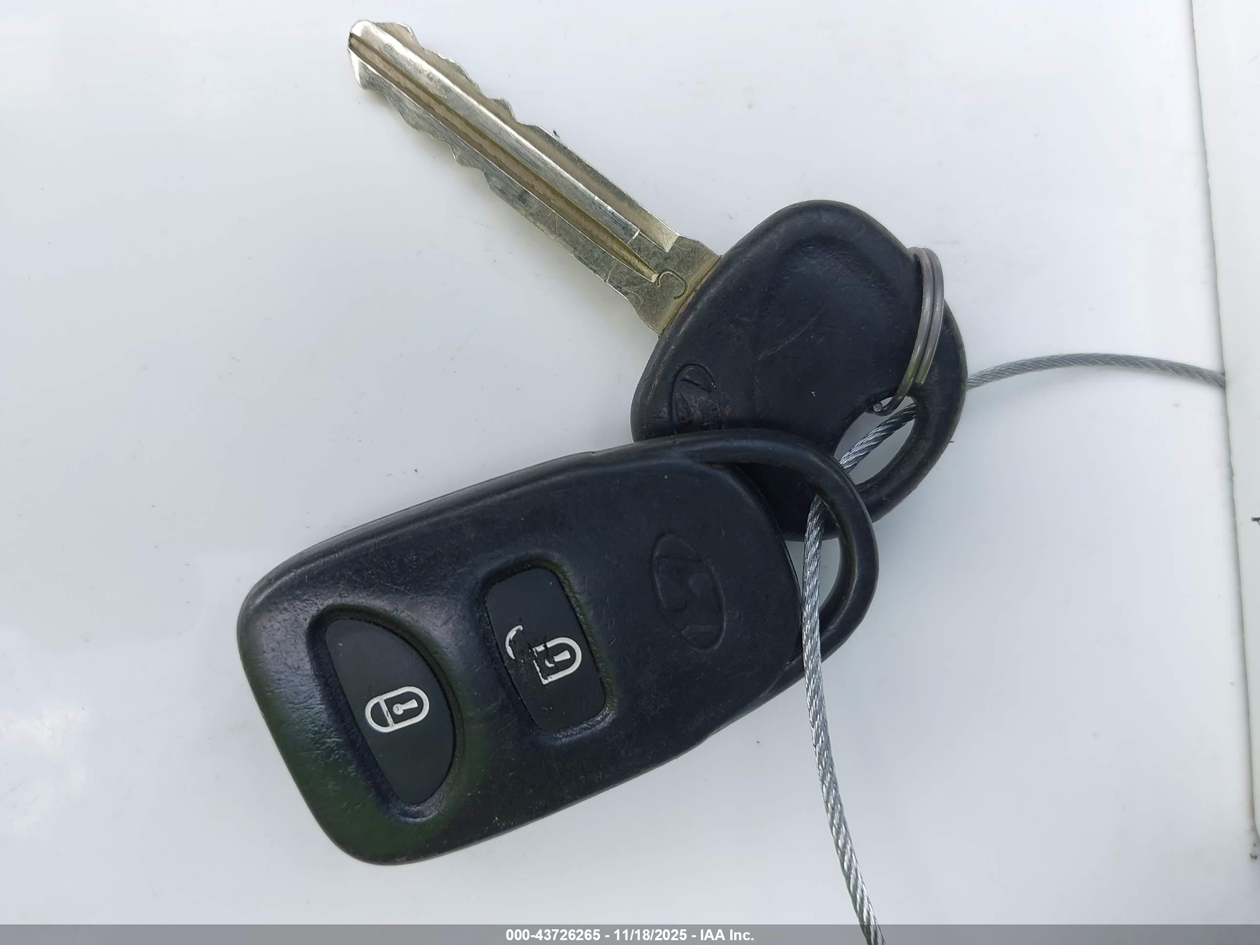 HYUNDAI SANTA image 11