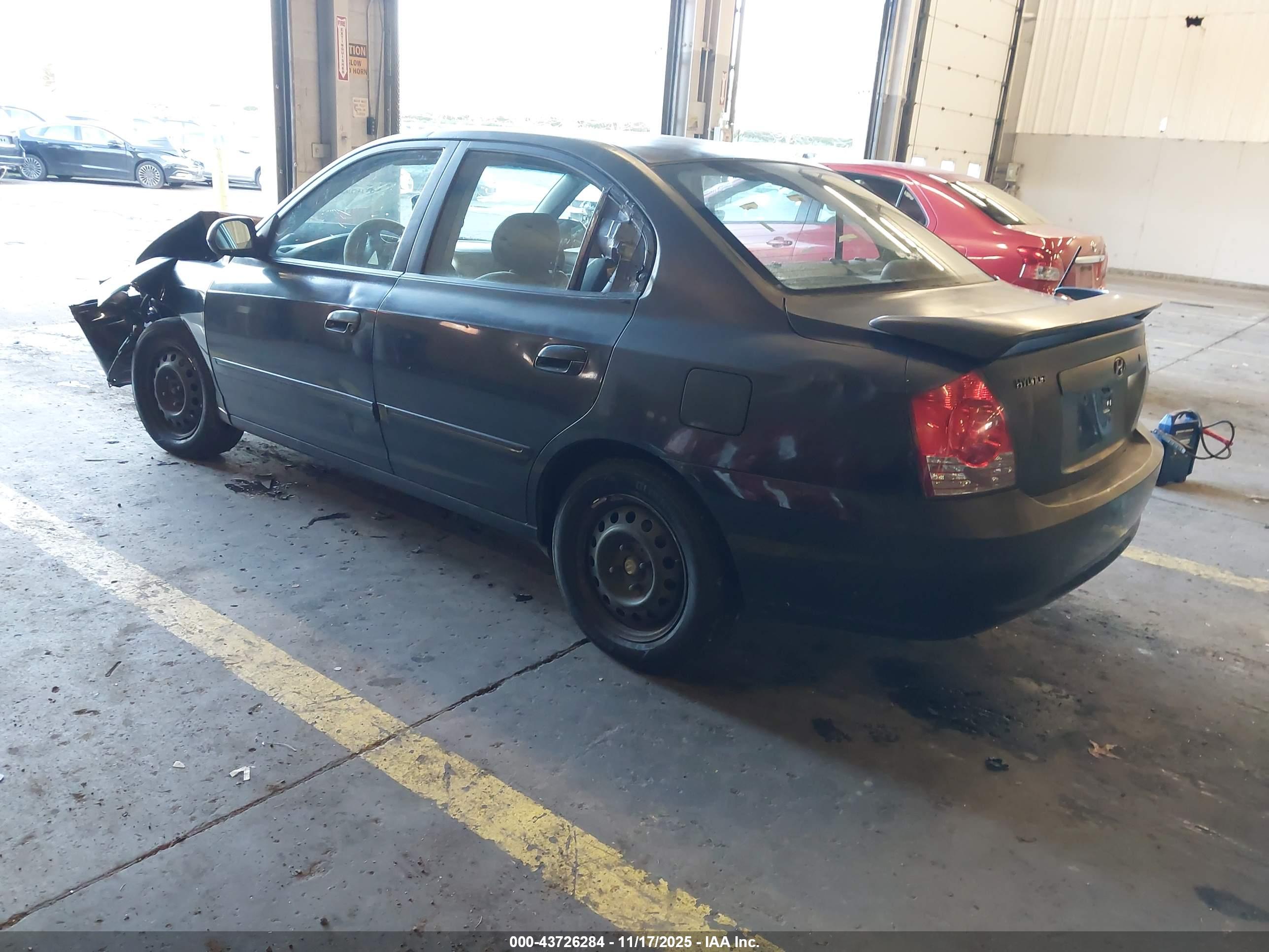 HYUNDAI ELANTRA image 3