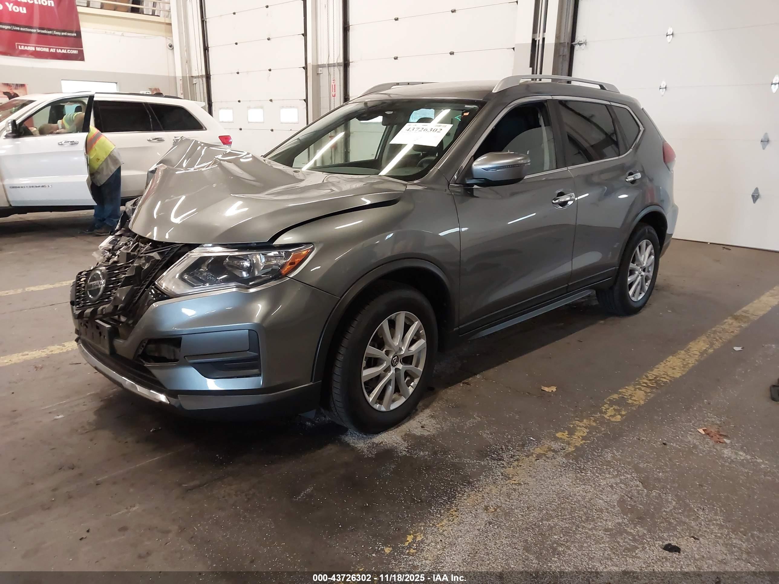 NISSAN ROGUE image 2