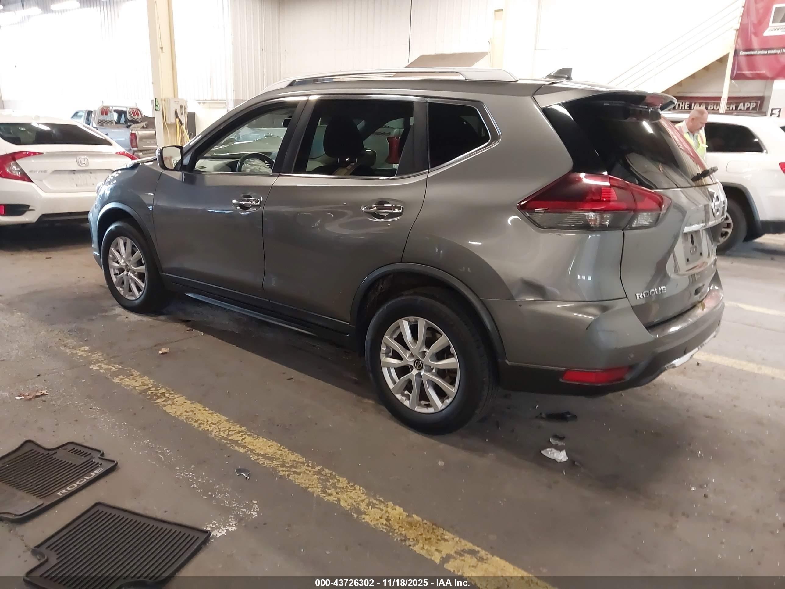 NISSAN ROGUE image 3