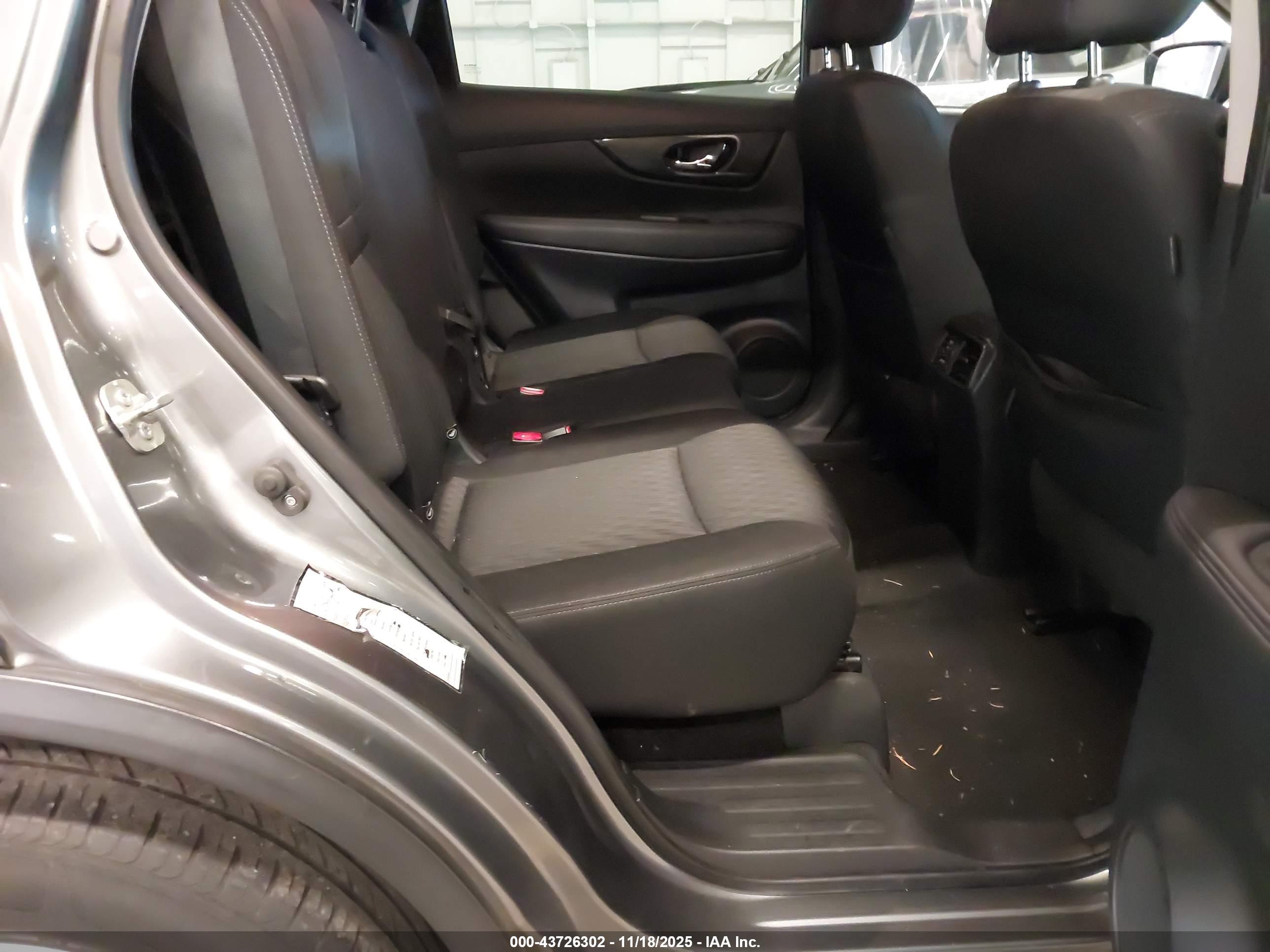 NISSAN ROGUE image 8