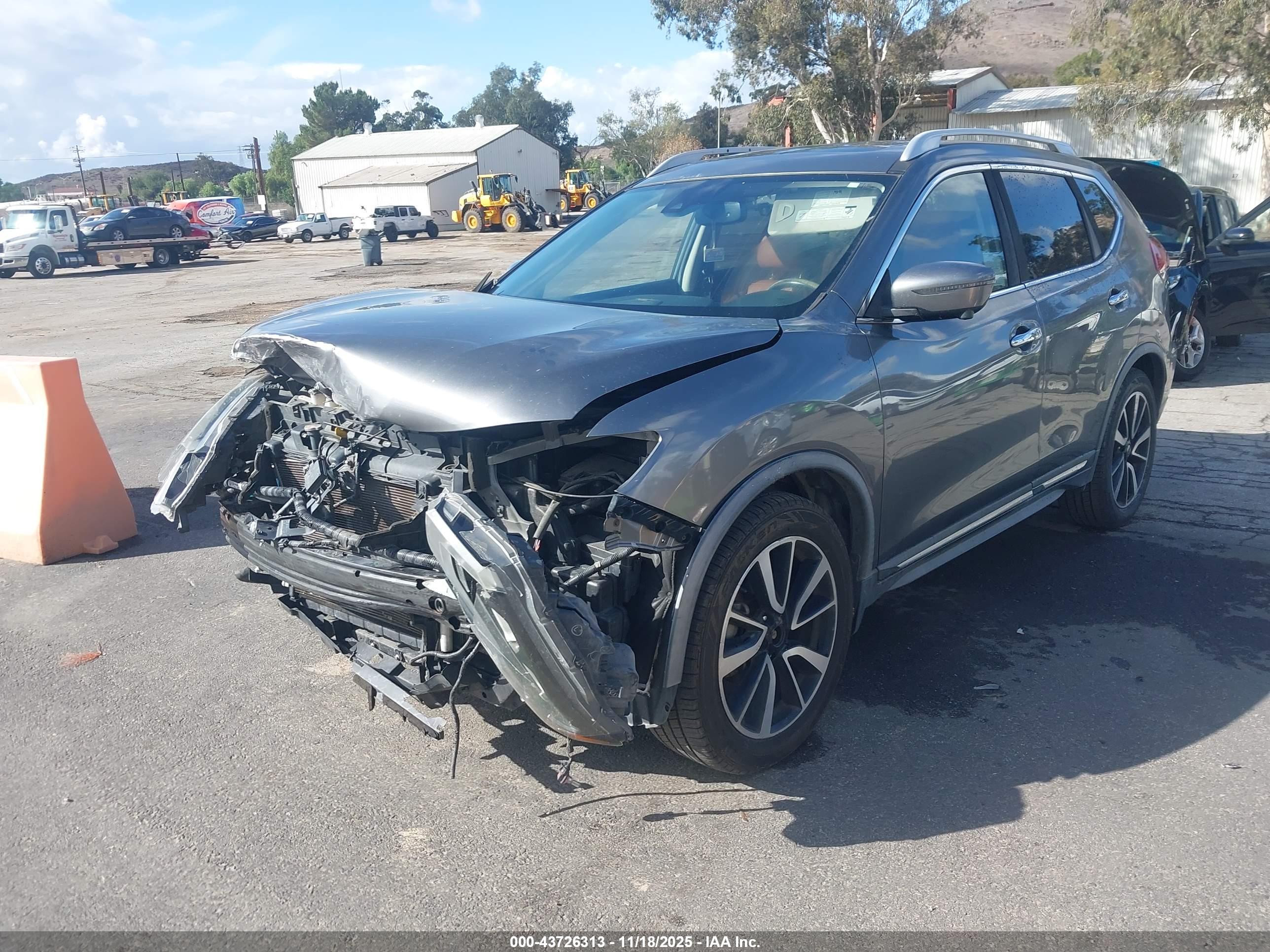 NISSAN ROGUE image 2