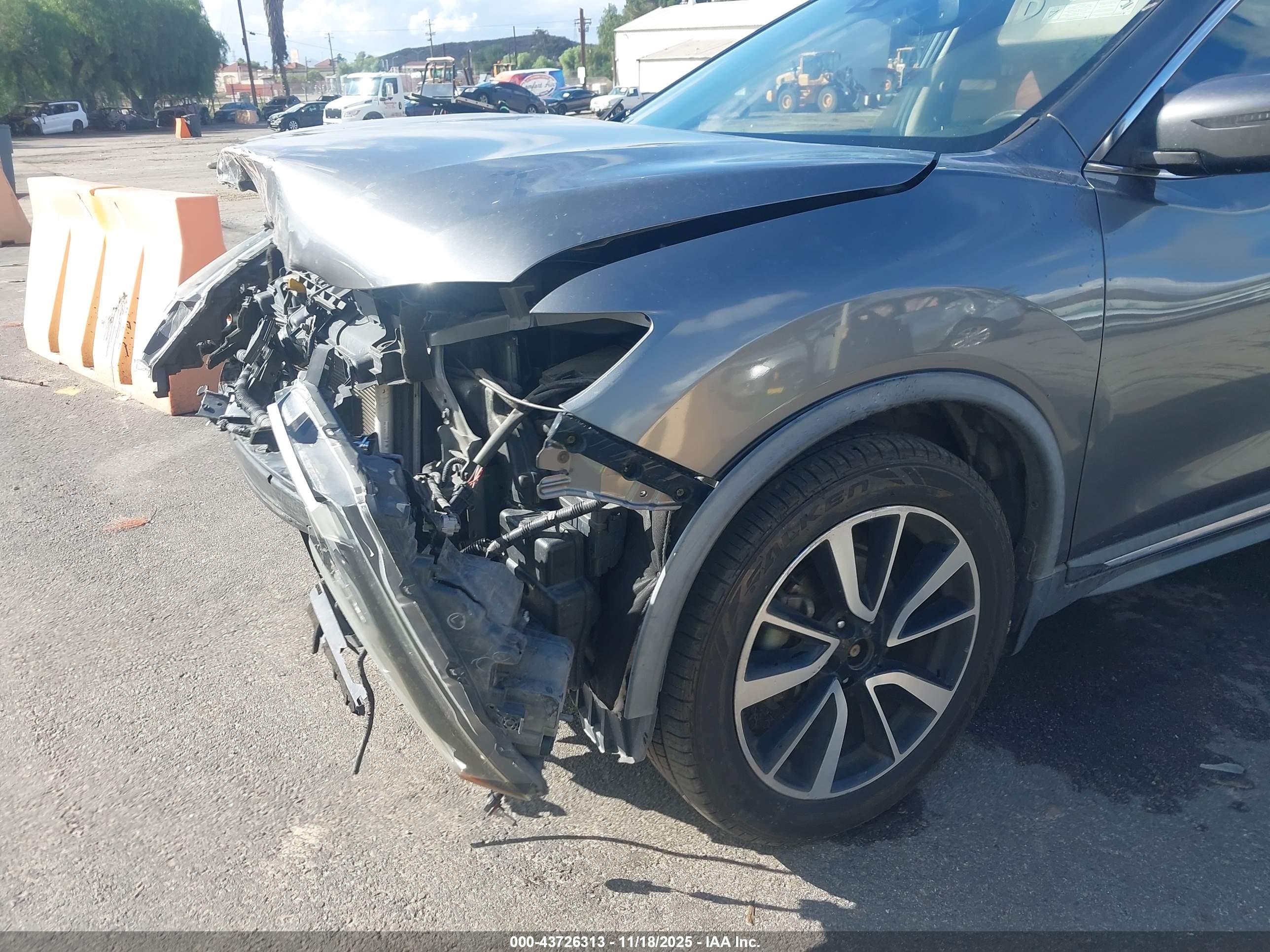 NISSAN ROGUE image 6