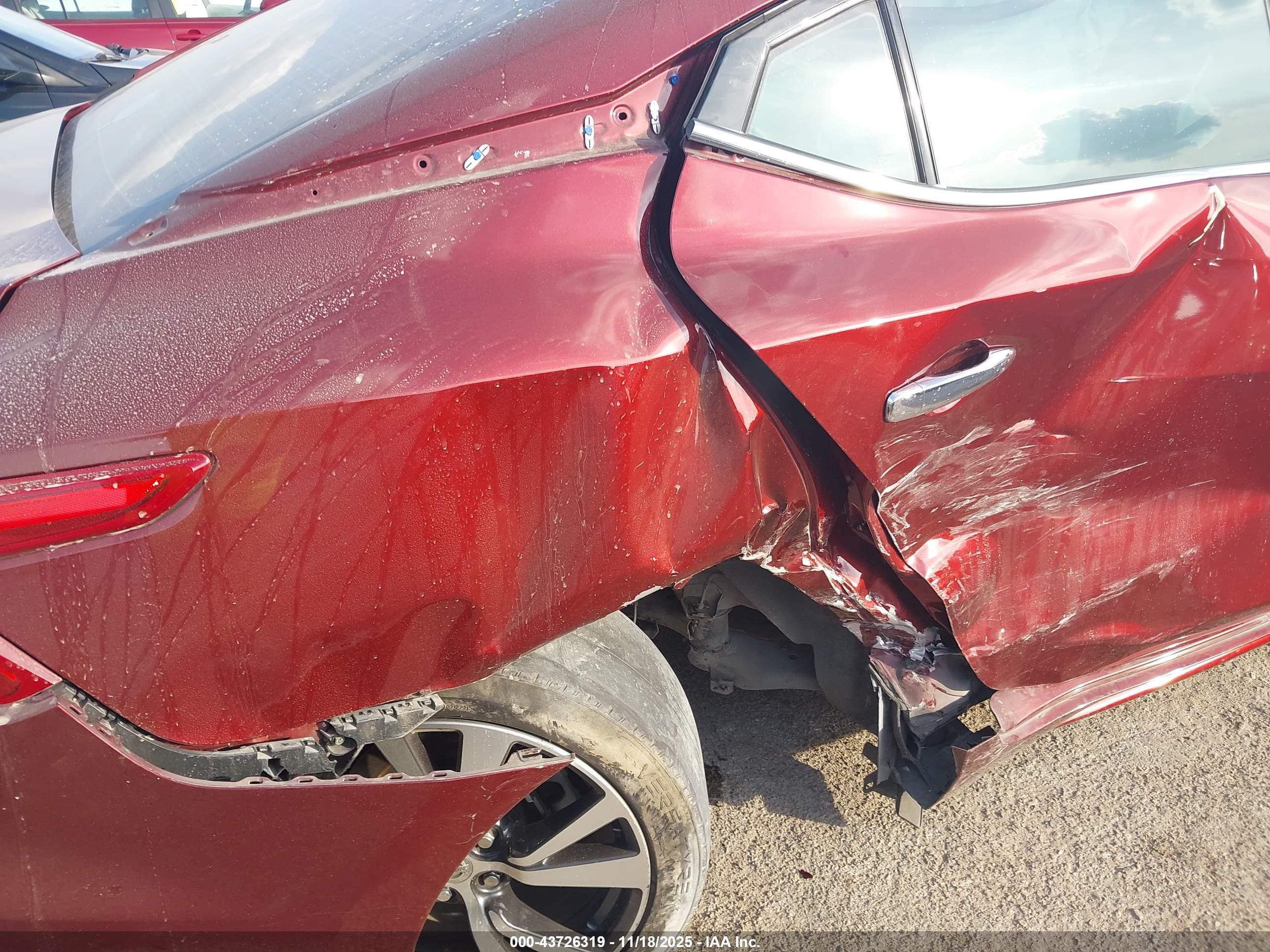 NISSAN MAXIMA image 6