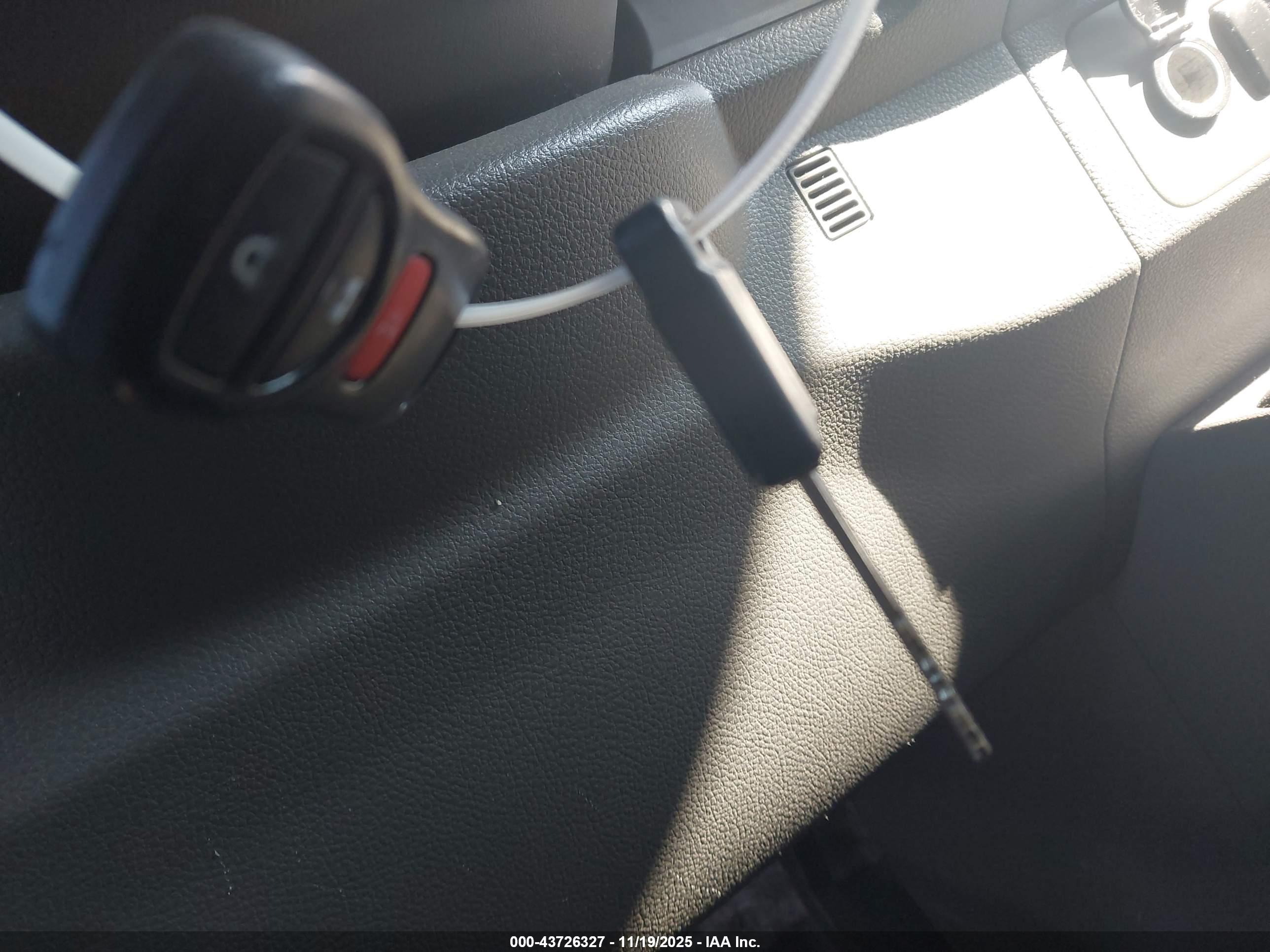 NISSAN NV image 11