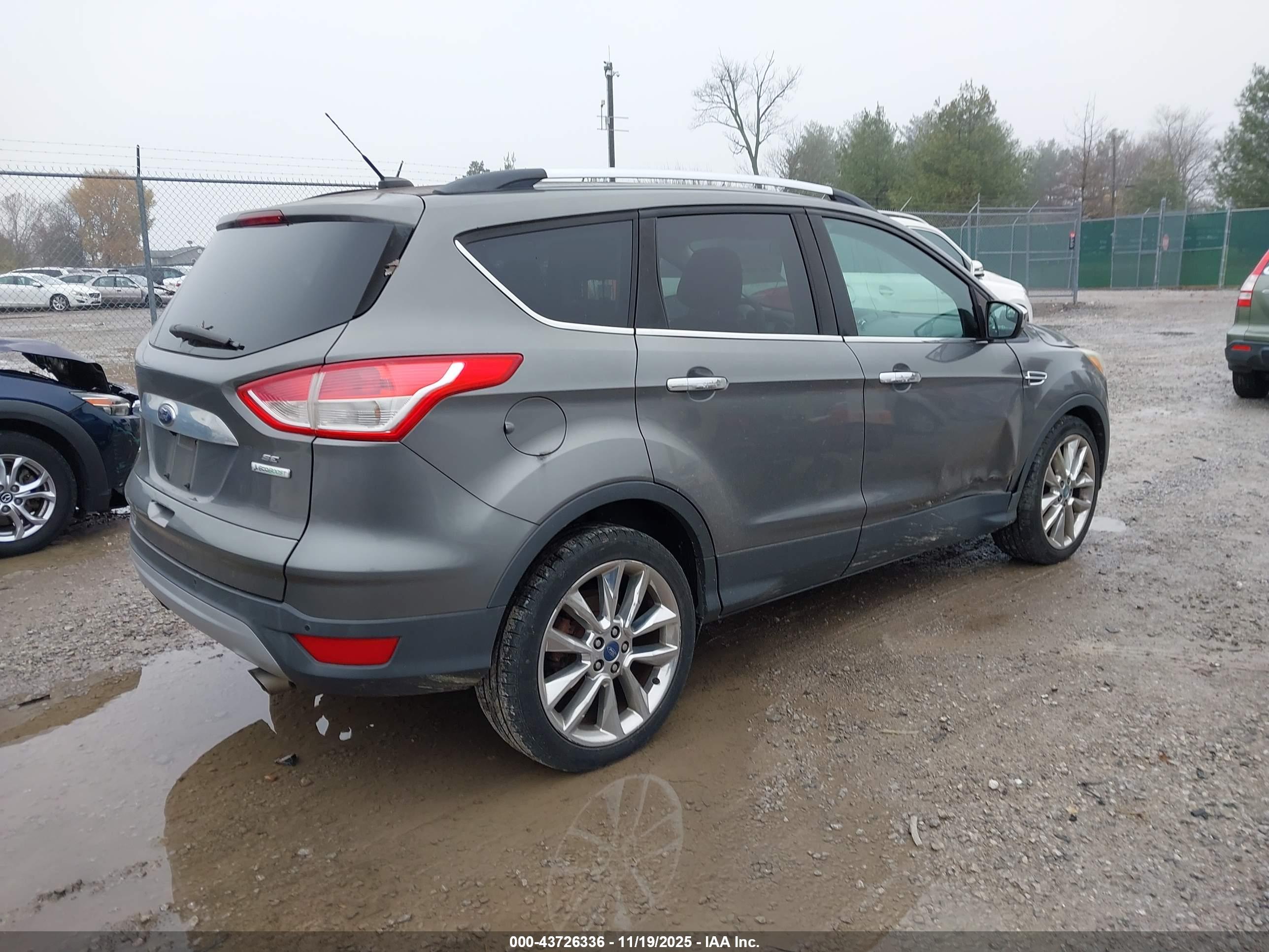 FORD ESCAPE image 4