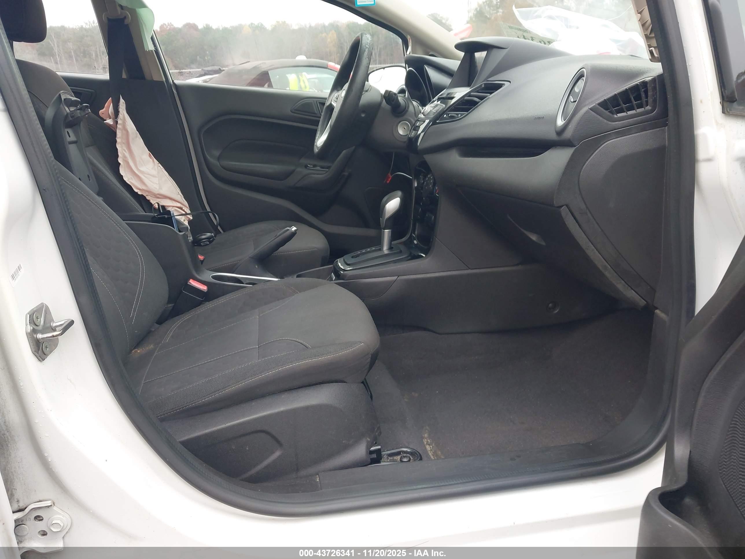 FORD FIESTA image 5