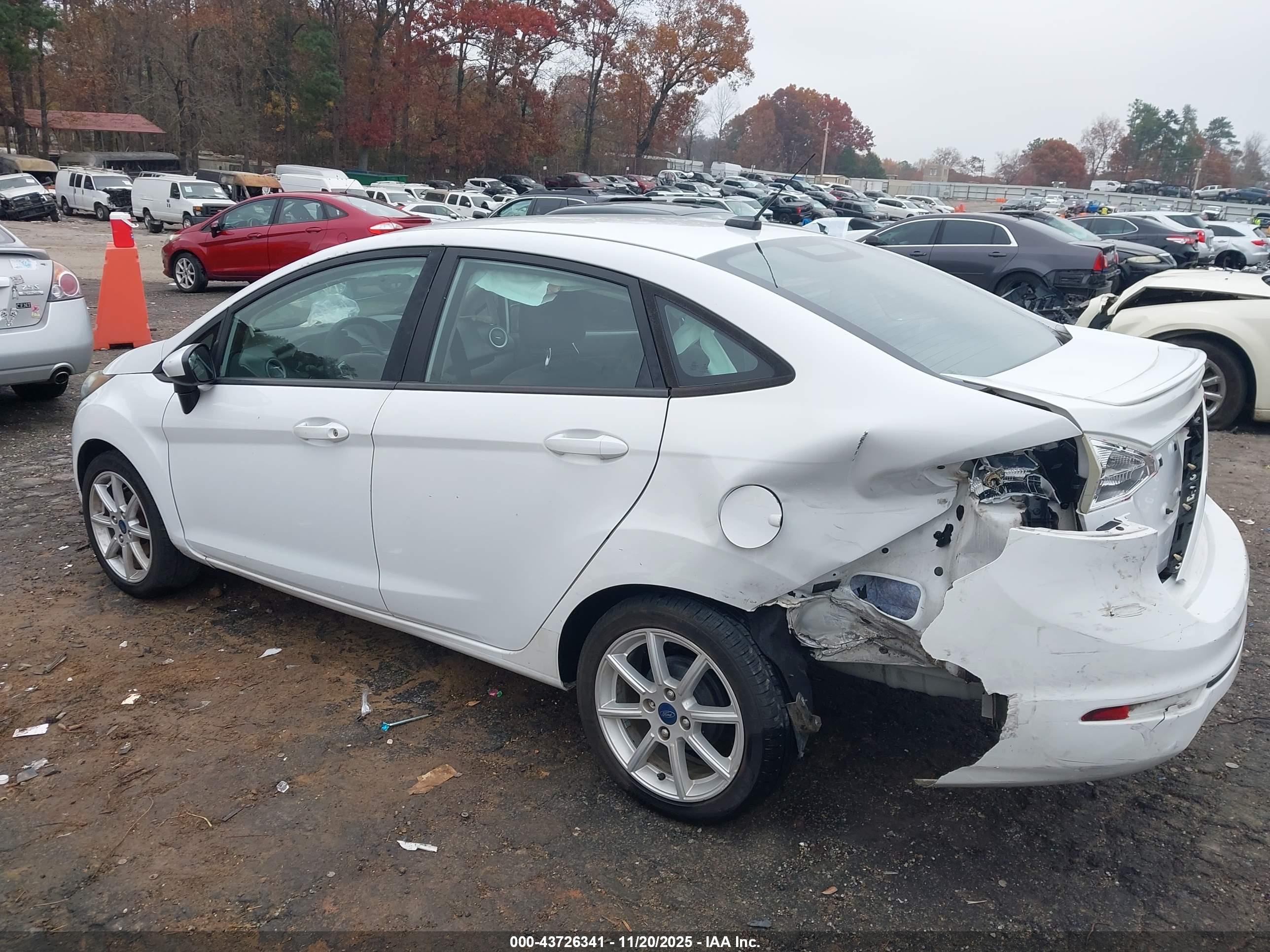 FORD FIESTA image 6