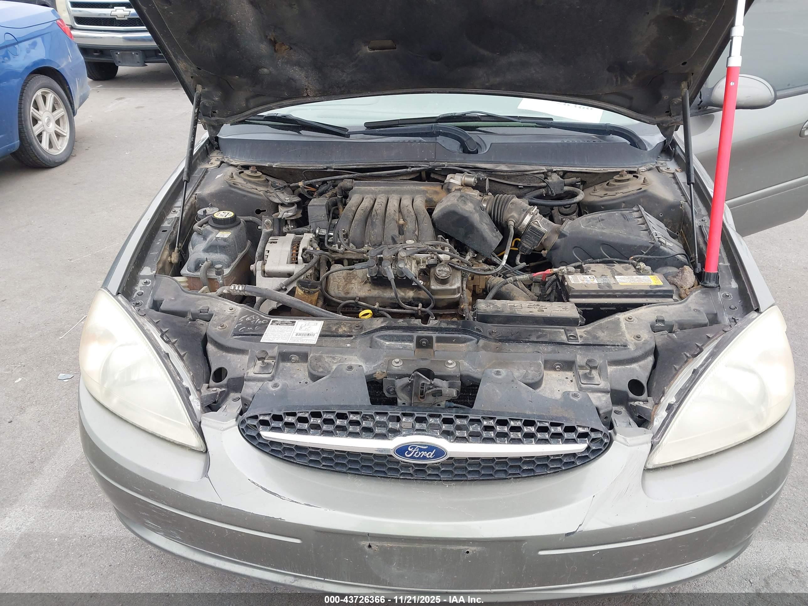 FORD TAURUS image 10