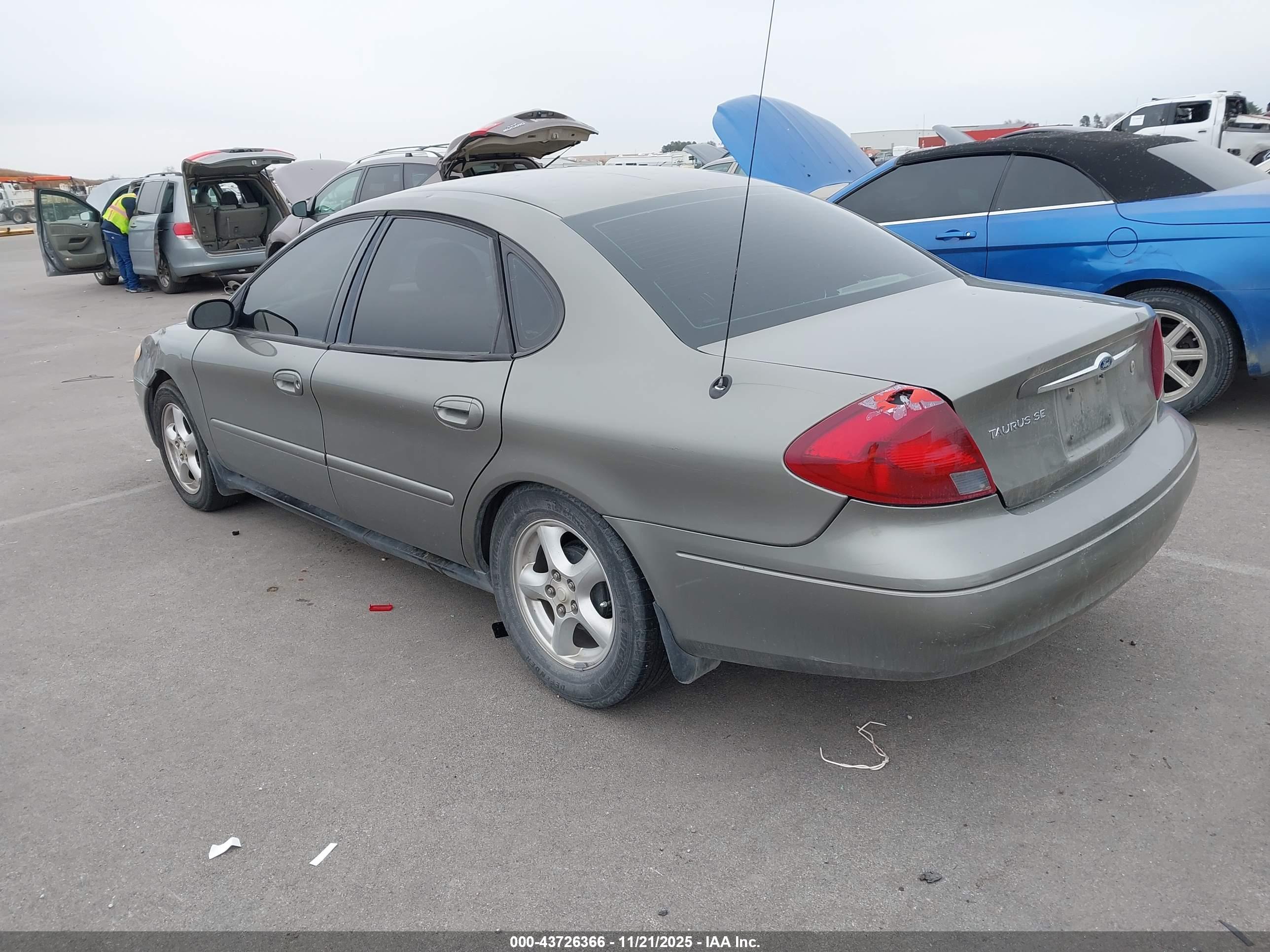 FORD TAURUS image 3