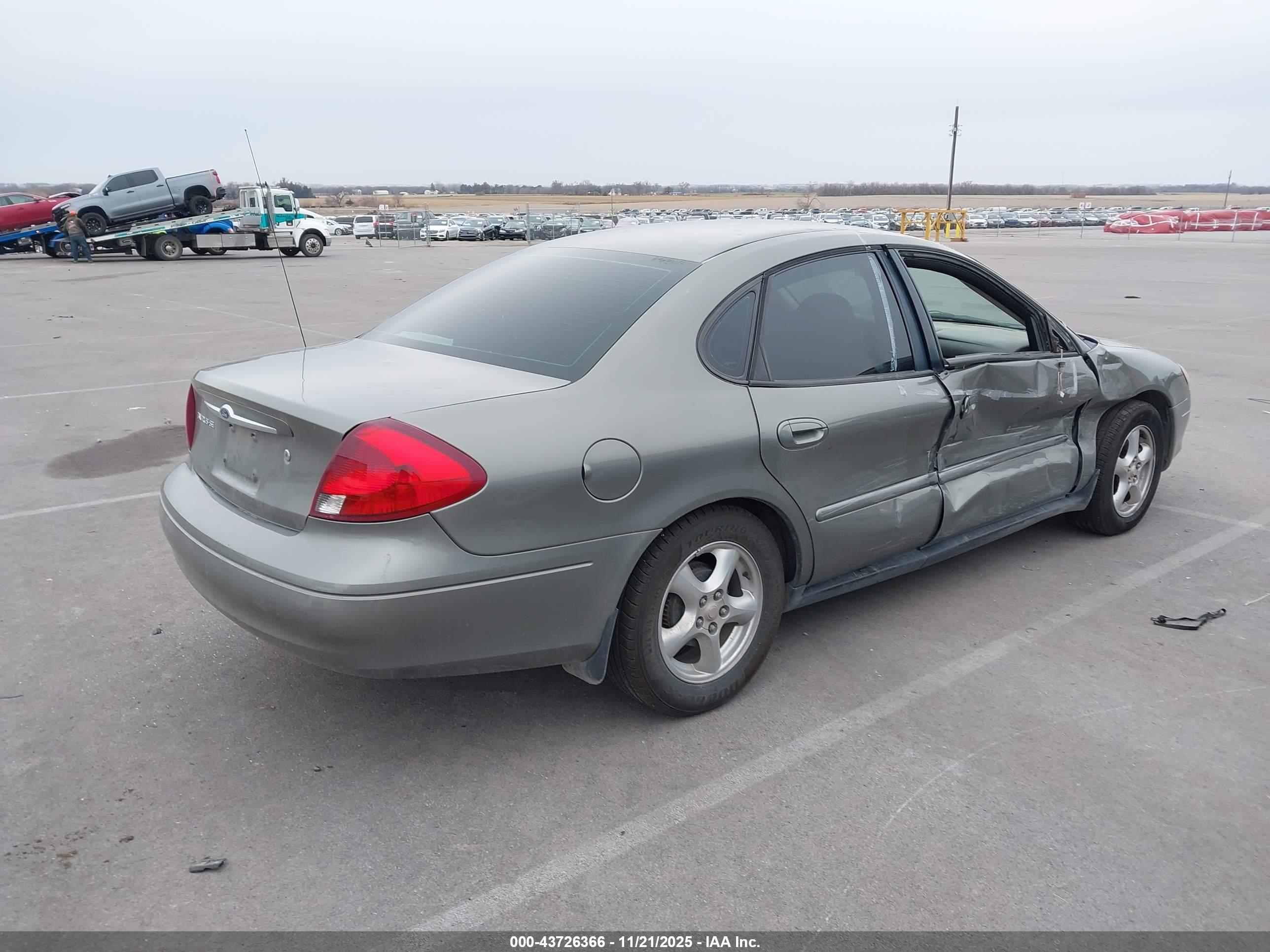FORD TAURUS image 4