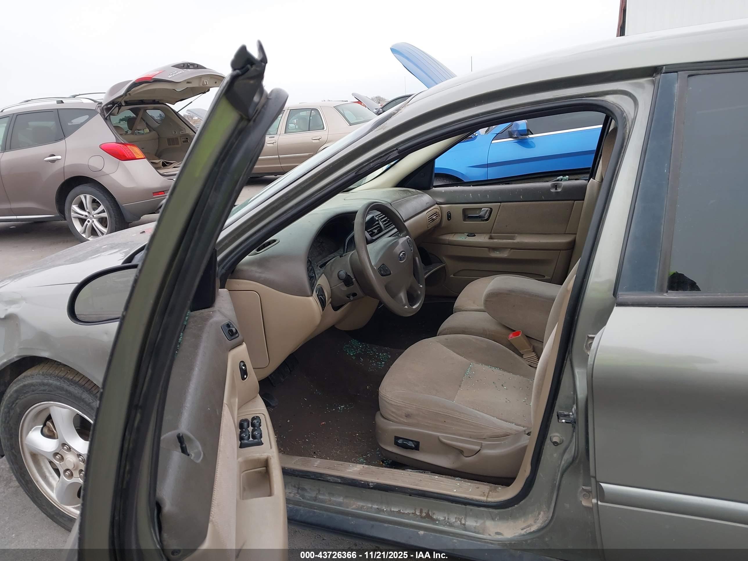 FORD TAURUS image 5